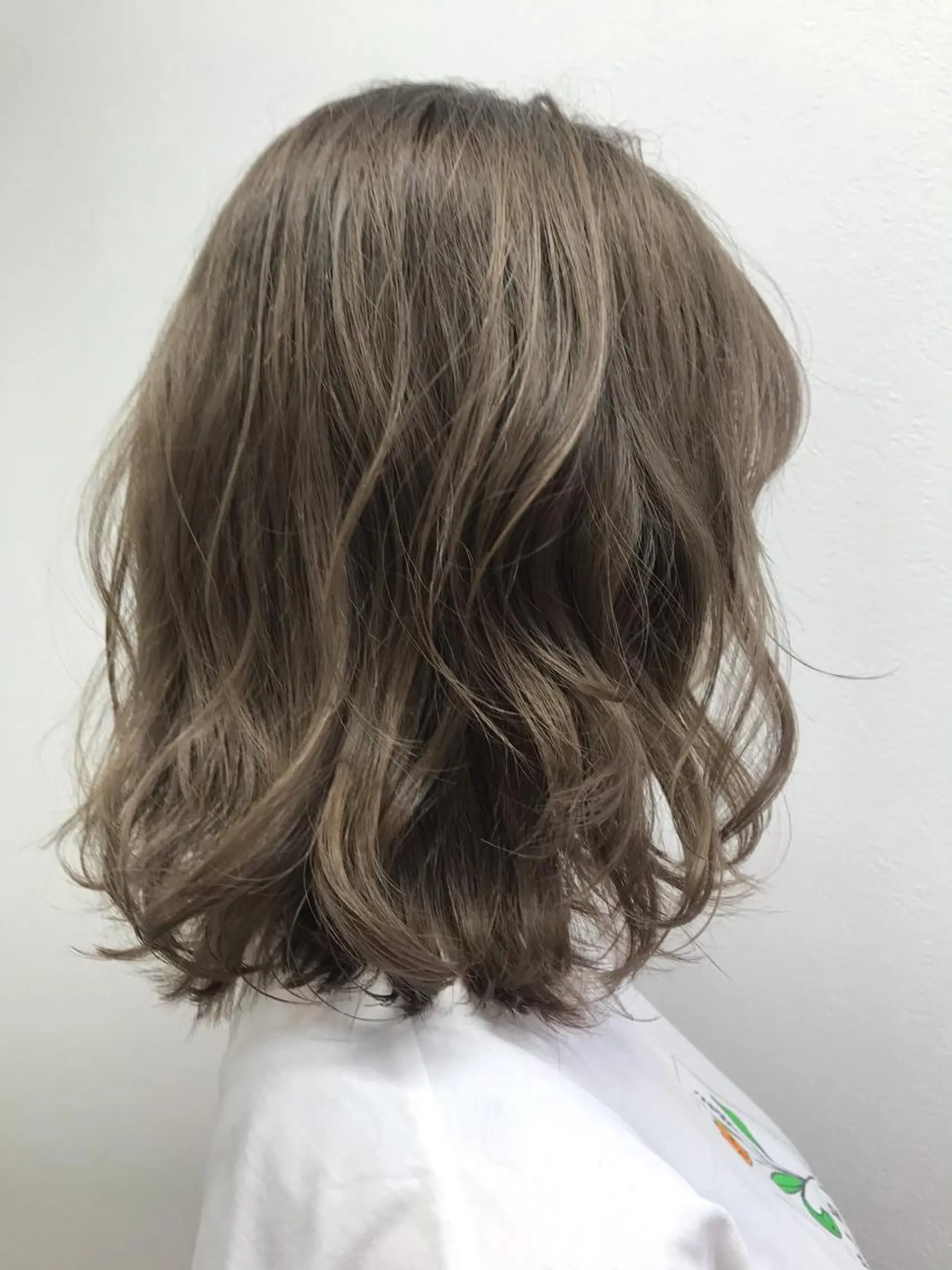 ミディアム カラー アッシュ ベージュカラー ブリーチ イルミナカラー カット ヘアカラー 福島成美/髪質改善 縮毛矯正/カラーのヘアスタイル