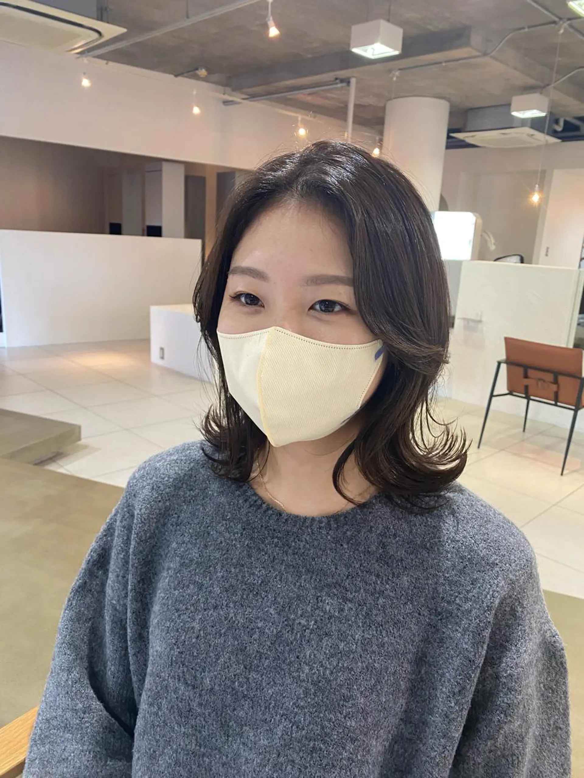 ミディアム 顔まわりレイヤー レイヤーカット I nagiのヘアスタイル