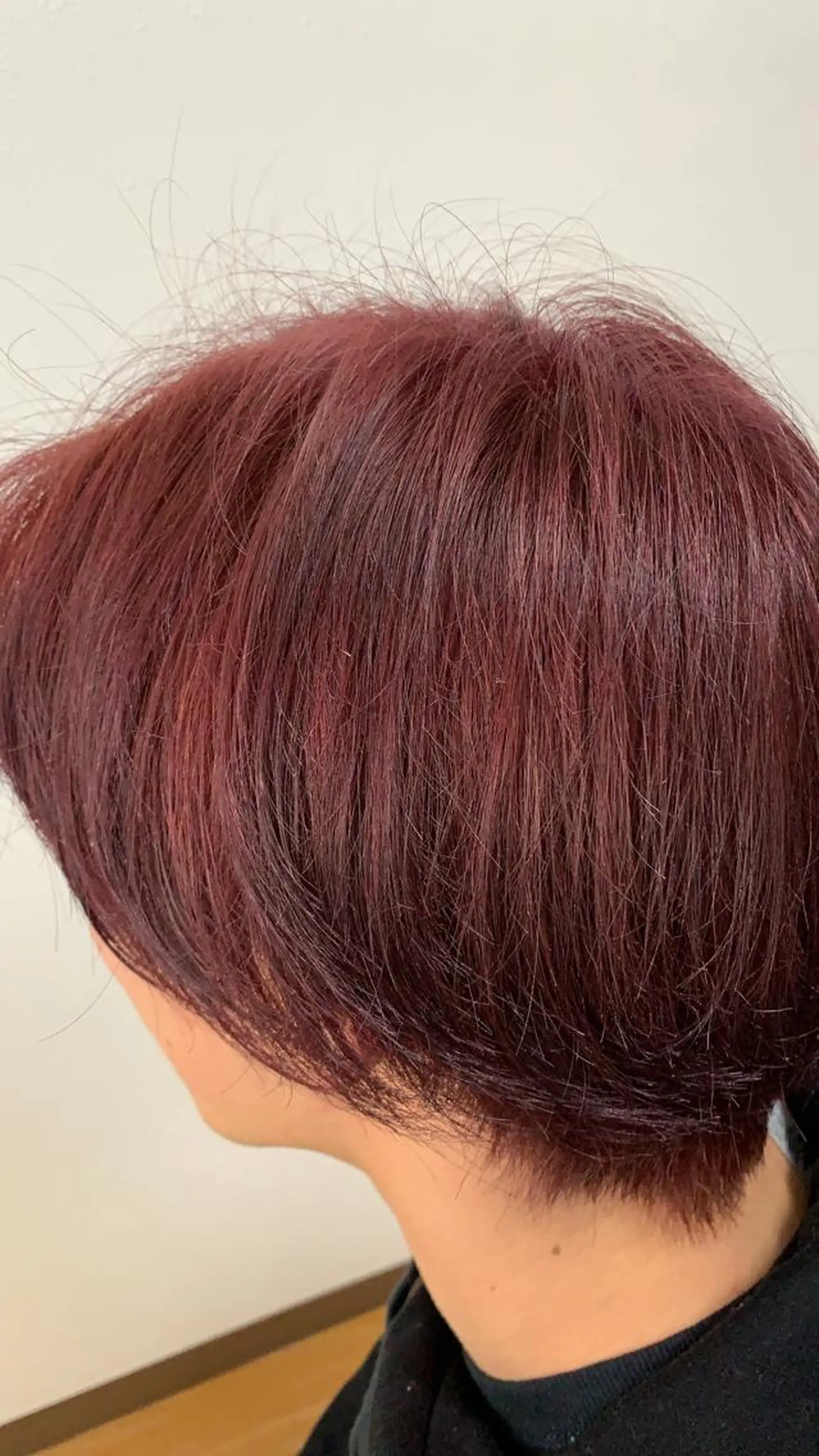 ショート カラー 切りっぱなしボブ レイヤー/縮毛矯正のヘアスタイル