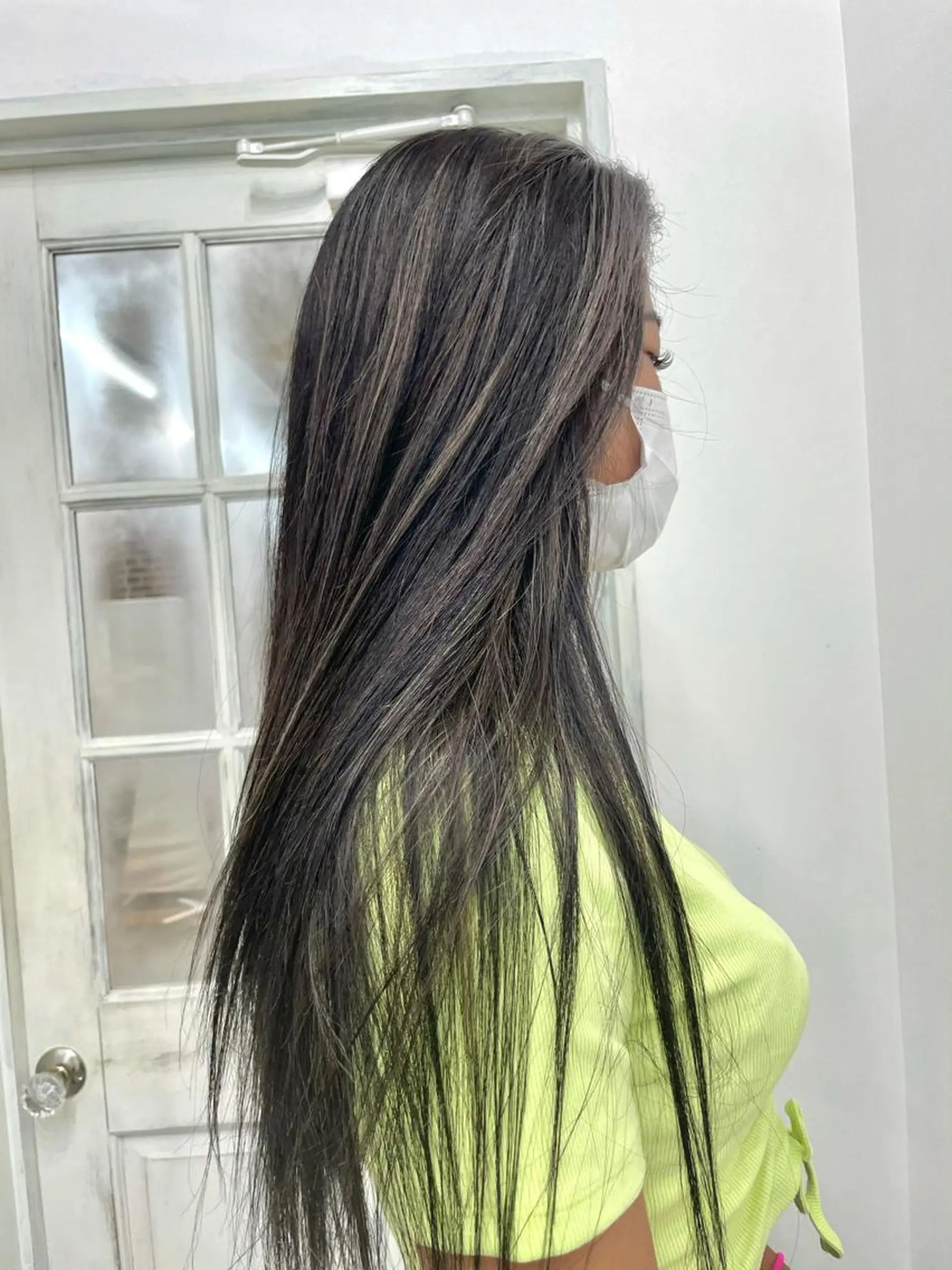 ロング 白いハイライト🤍 タナカリョウスケのヘアスタイル