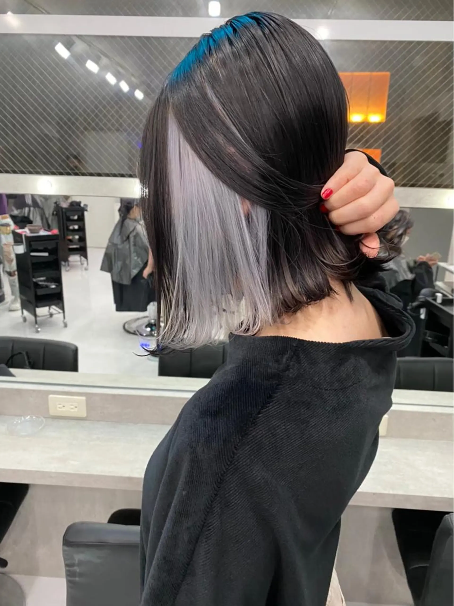 ミディアム カラー ヘアアレンジ アッシュ アッシュグレー アッシュグレージュ バレイヤージュ ミストバング 韓国ヘア 🦋KIRA🦋のヘアスタイル