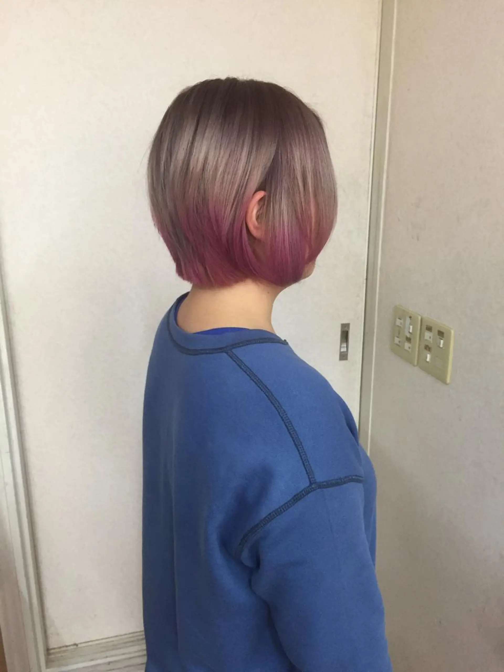 ショート カラー ヘアアレンジ ショートボブ グラデーションカラー ピンクカラー シルバー ボブ 三輪 太一のヘアスタイル