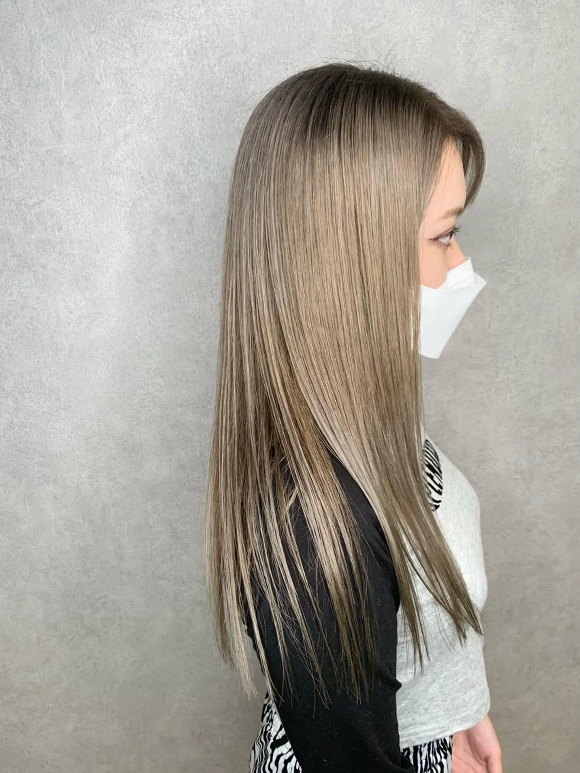 ロング カラー ベージュカラー mimiiy梅田 中崎町ハイトーンのヘアスタイル