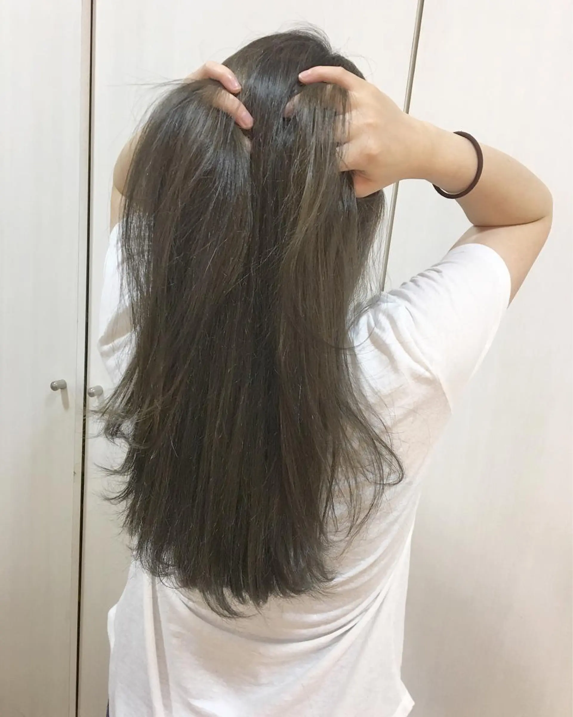 ロング カラー ブリーチ グレージュ ミルクティーグレージュ 横浜ブリーチムラ直し ハイトーン/ブリーチのヘアスタイル