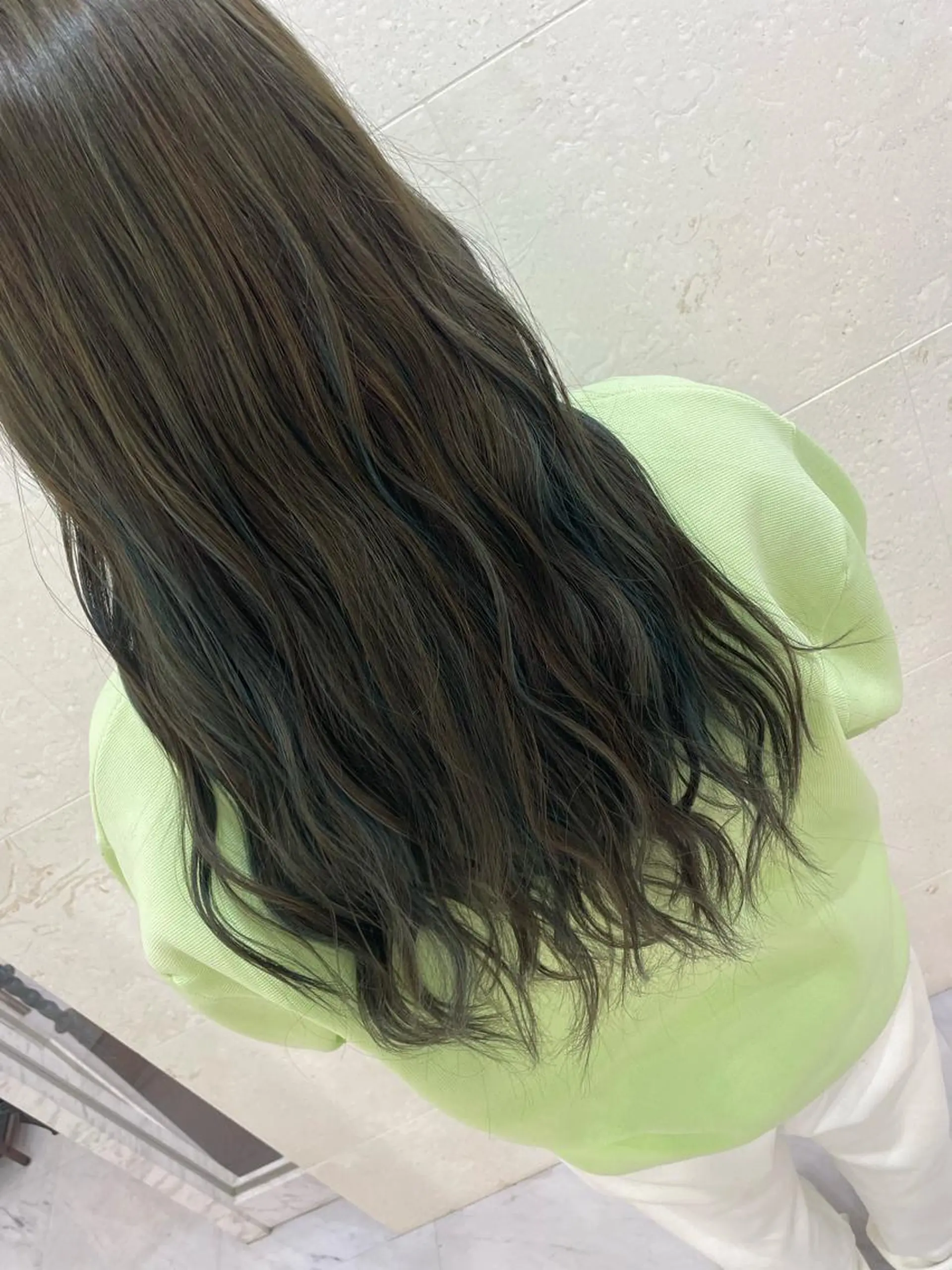 ロング カラー ブリーチ 安田 柚月のヘアスタイル