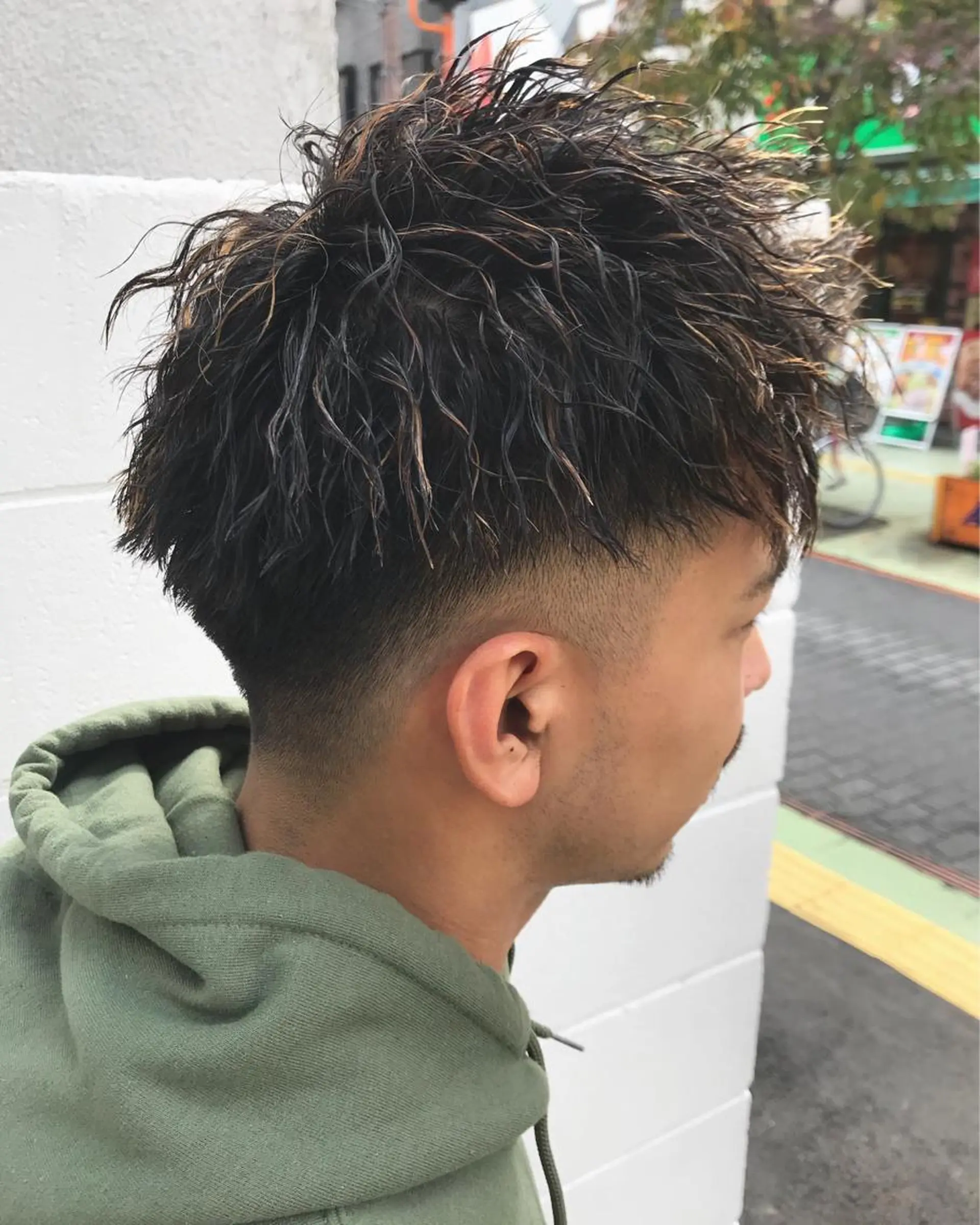 ショート パーマ メンズ メンズハイライト メンズパーマ メンズツイストパーマ ハイライト ツイストパーマ カット パーマ メンズ特化 TAKUYAのヘアスタイル