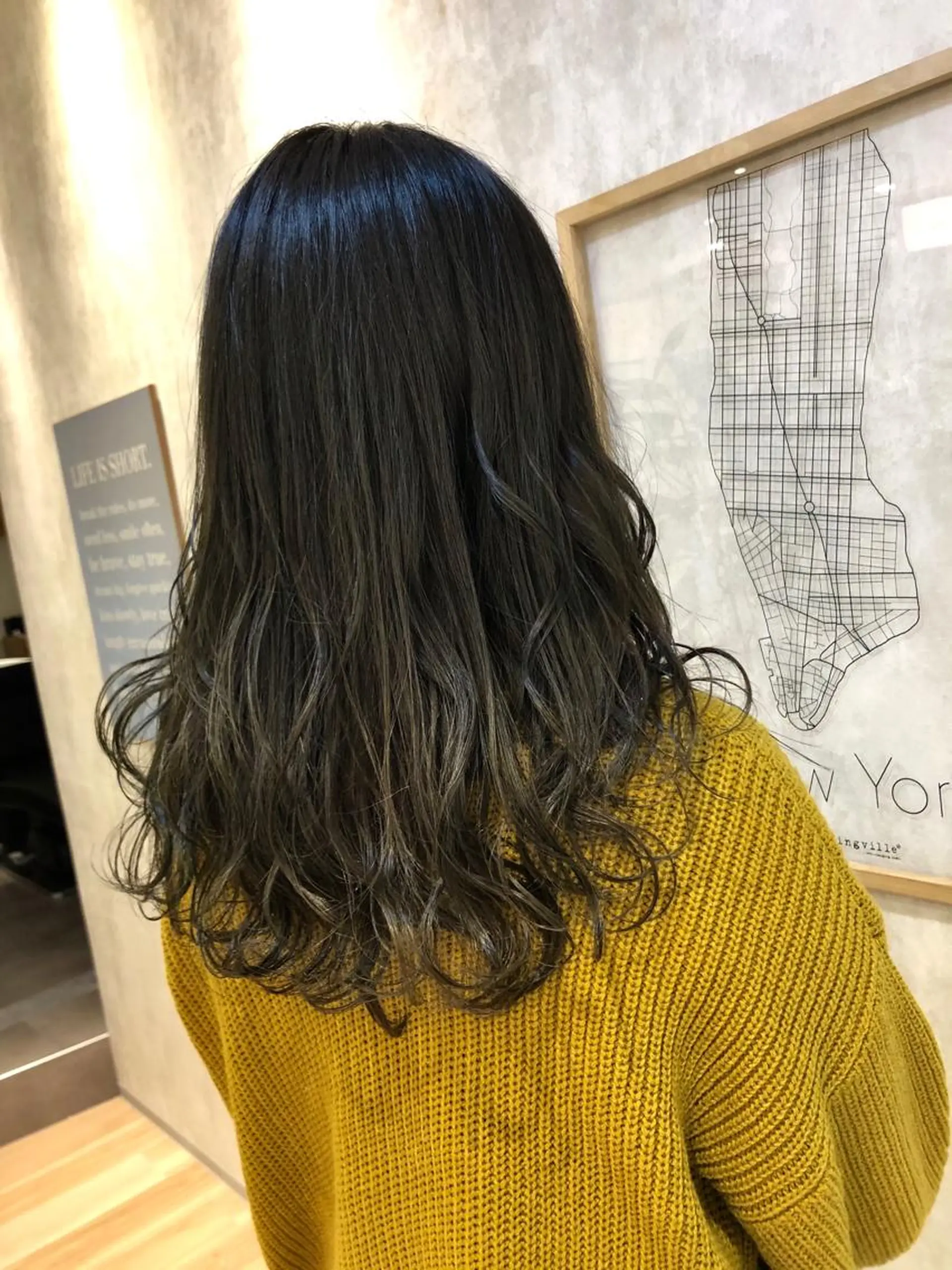 カラー アッシュ オリーブアッシュ 三村 桜生のヘアスタイル