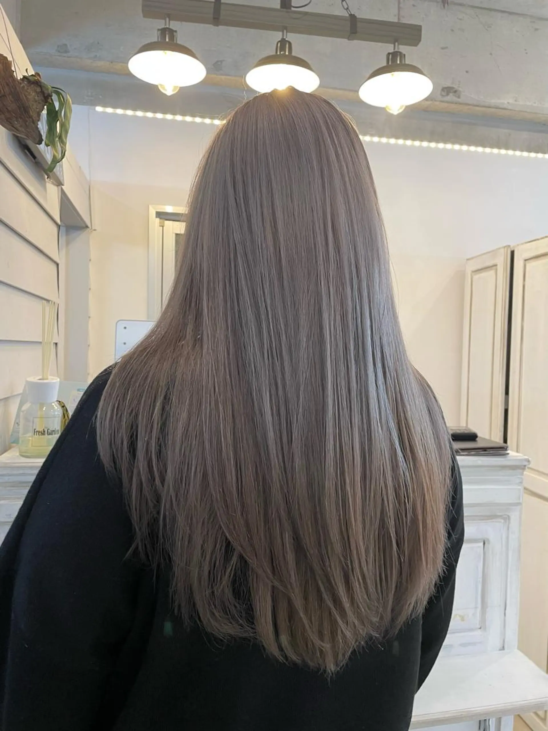 ロング カラー ブリーチ 透明感カラー シルバー ヘアカラー GISEL 筑紫野店のヘアスタイル