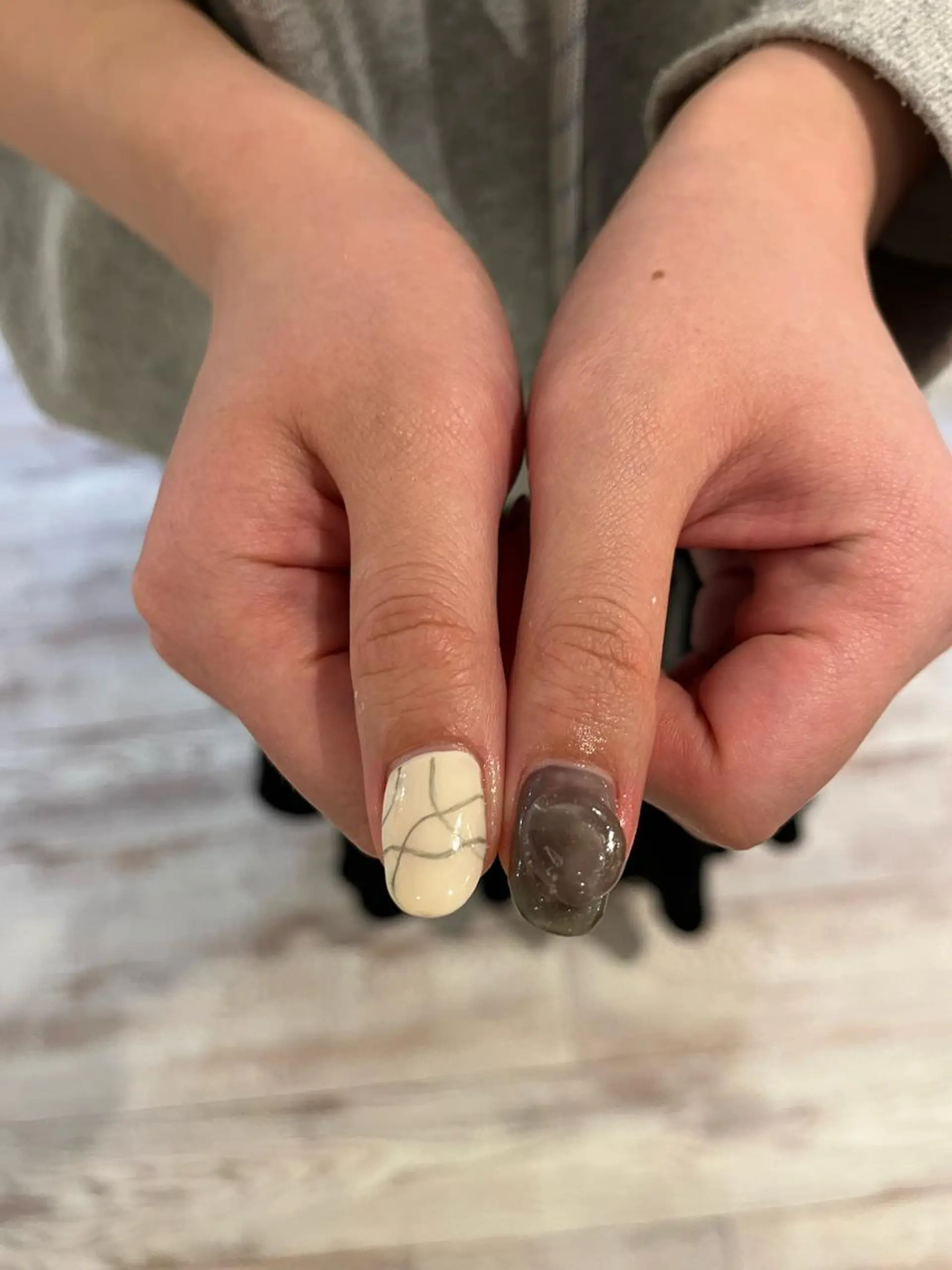 ネイル ハンドネイル une／YUKINA 🫧大人nuanceのネイルデザイン