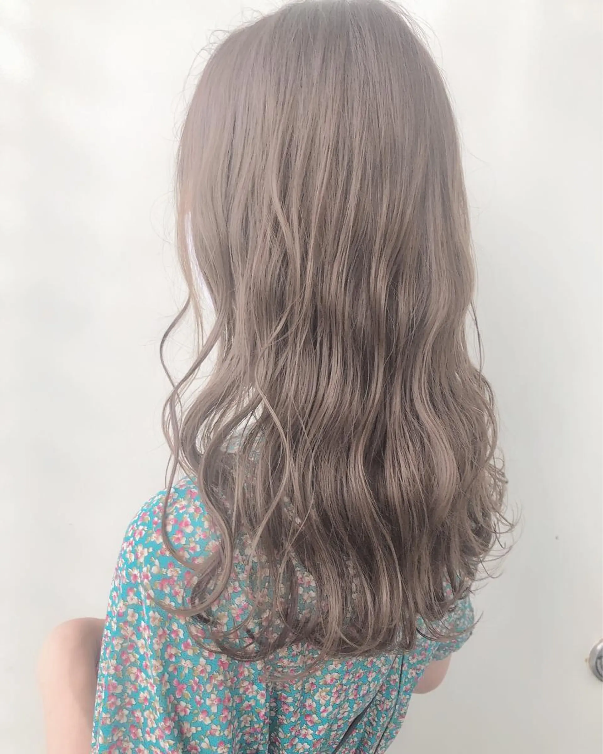 ロング カラー ブリーチ ヘアカラー 韓国🇰🇷レイヤー 映える顔周り🩷のヘアスタイル