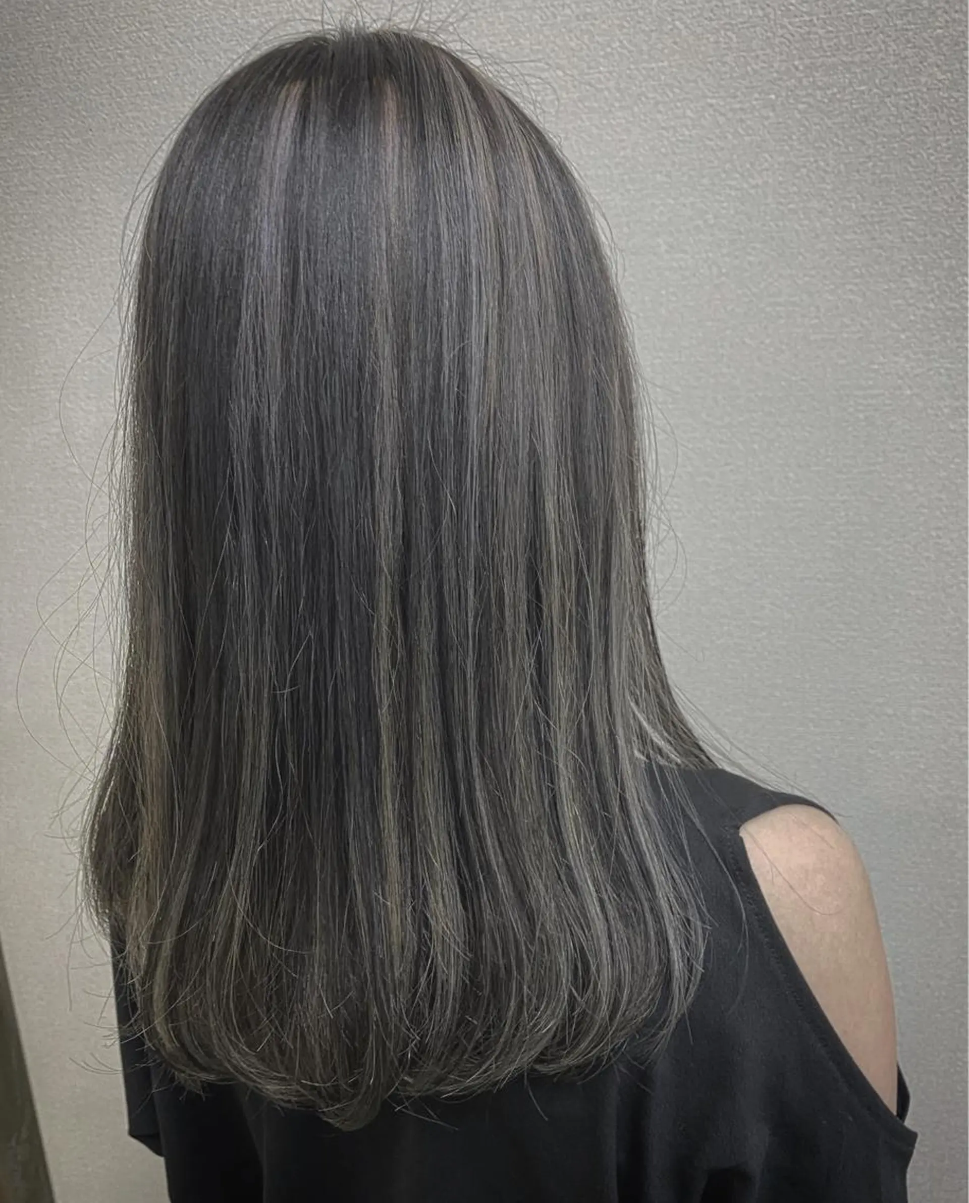 セミロング ハイライト カット ヘアカラー 日野 和也のヘアスタイル