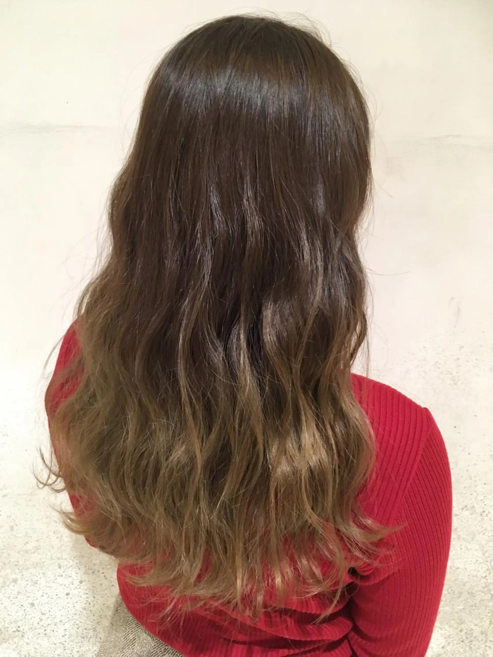 ロング カラー ベージュカラー グラデーションカラー ハイトーンカラー カット ヘアカラー 吉村 絢乃のヘアスタイル