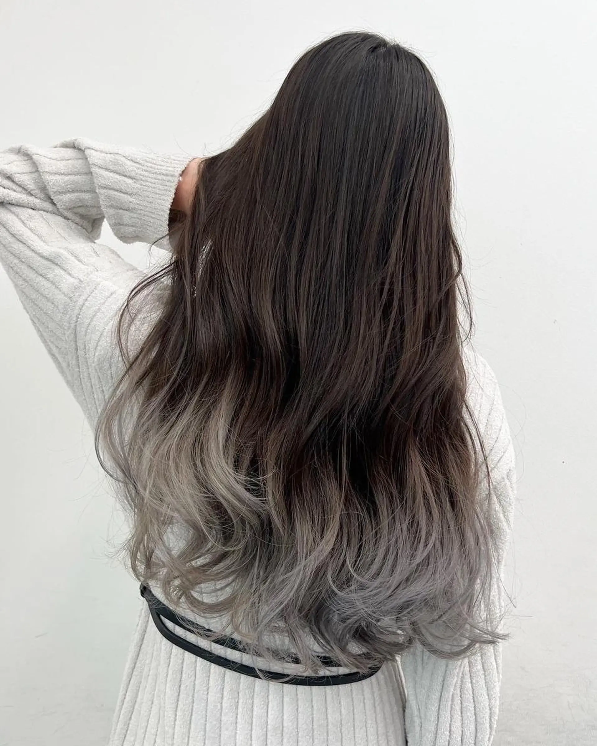 カラー グラデーションカラー シルバー 【公式】amble luxe 中野のヘアスタイル