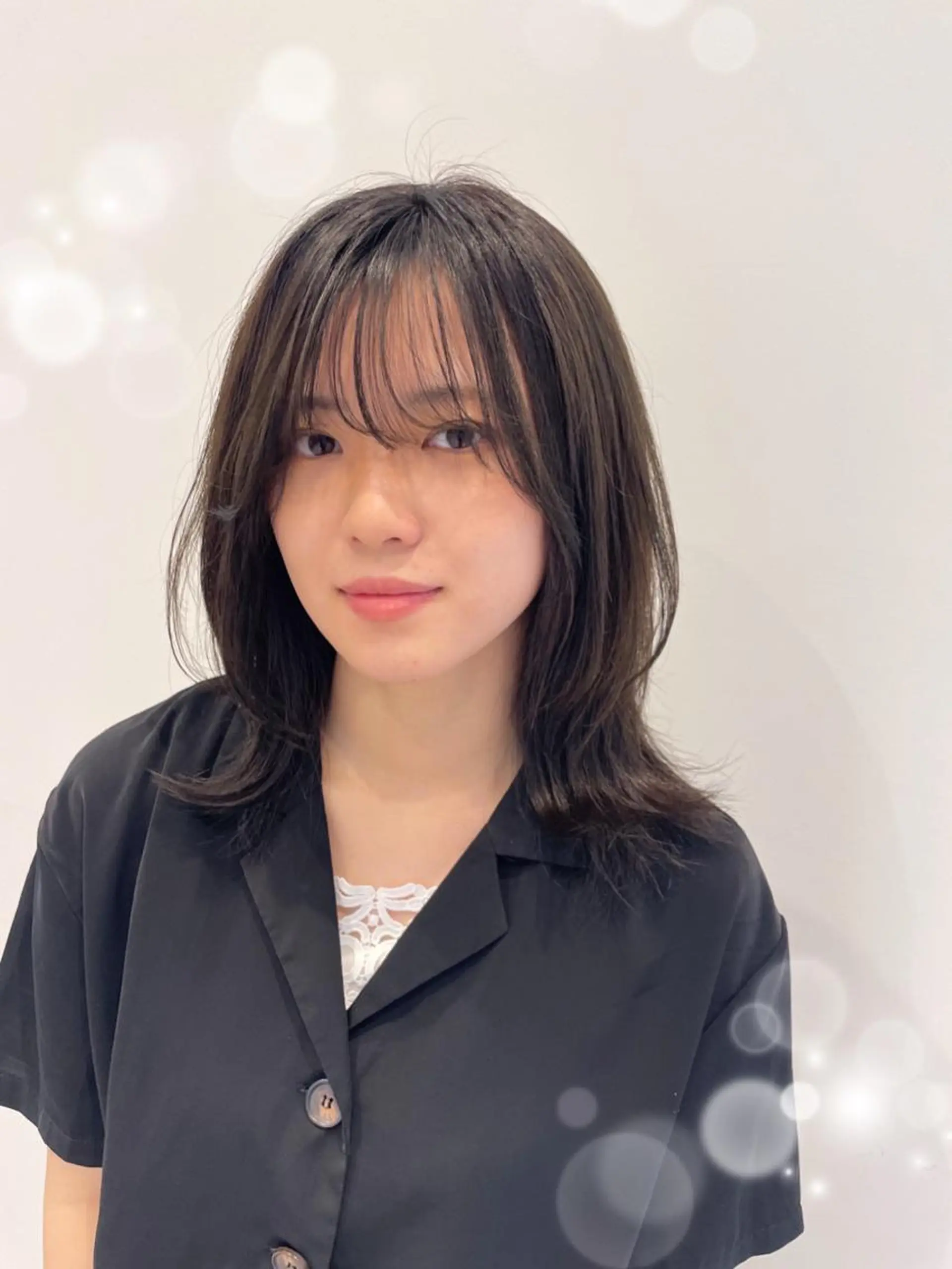 ミディアム カラー ベージュカラー 透明感カラー オリーブベージュ くびれヘア 小顔カット カット 💐レイヤー/透明感 カラー💐智口彩香のヘアスタイル