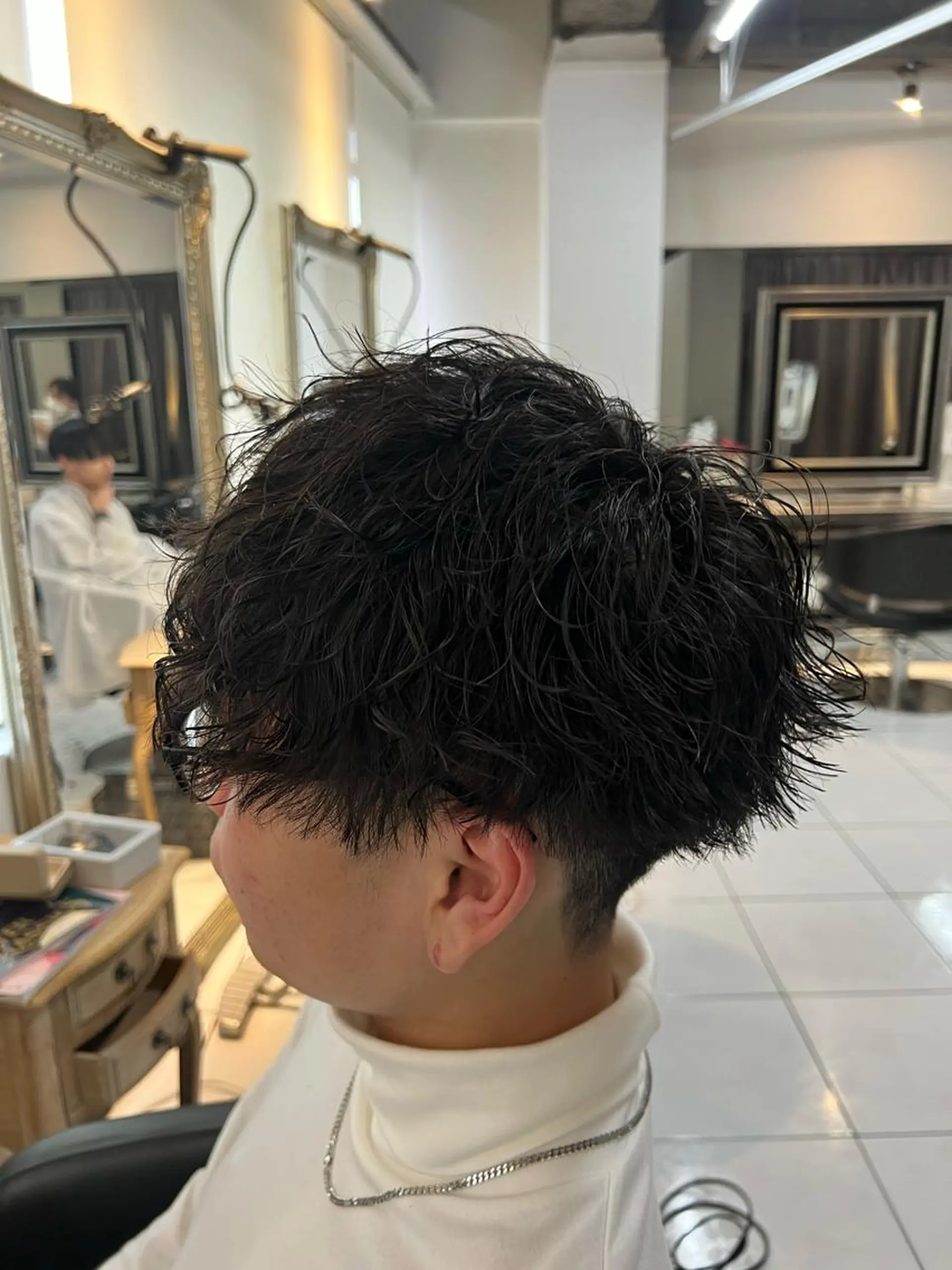 パーマ メンズ センターパート フェードカット カルマパーマ マッシュ メンズパーマ カット パーマ パーマ特化美容師 茂木広幸のヘアスタイル