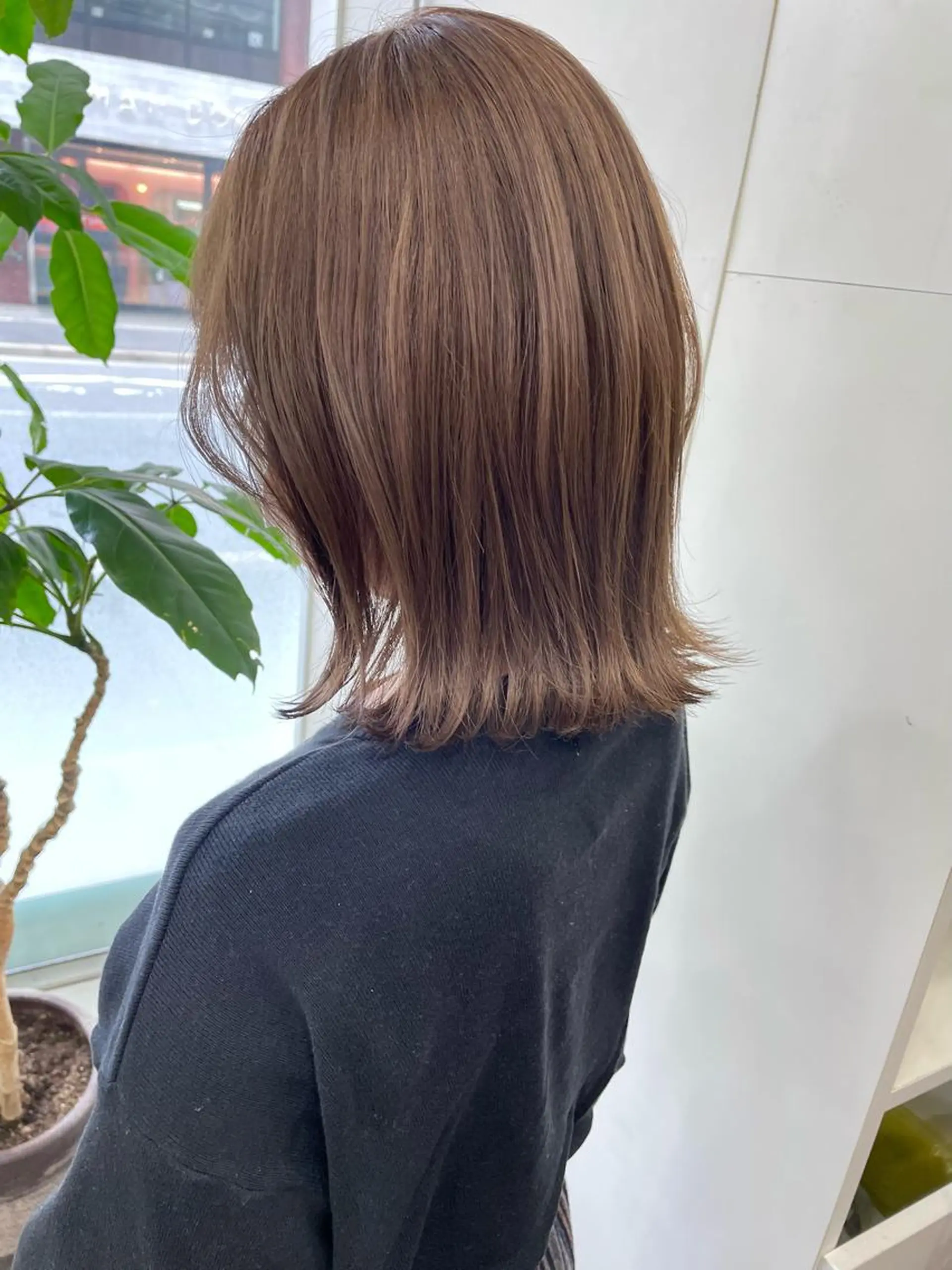 ショート カラー 切りっぱなしボブ ベージュカラー ブリーチ ブリーチなしカラー ボブ 中村 友美のヘアスタイル