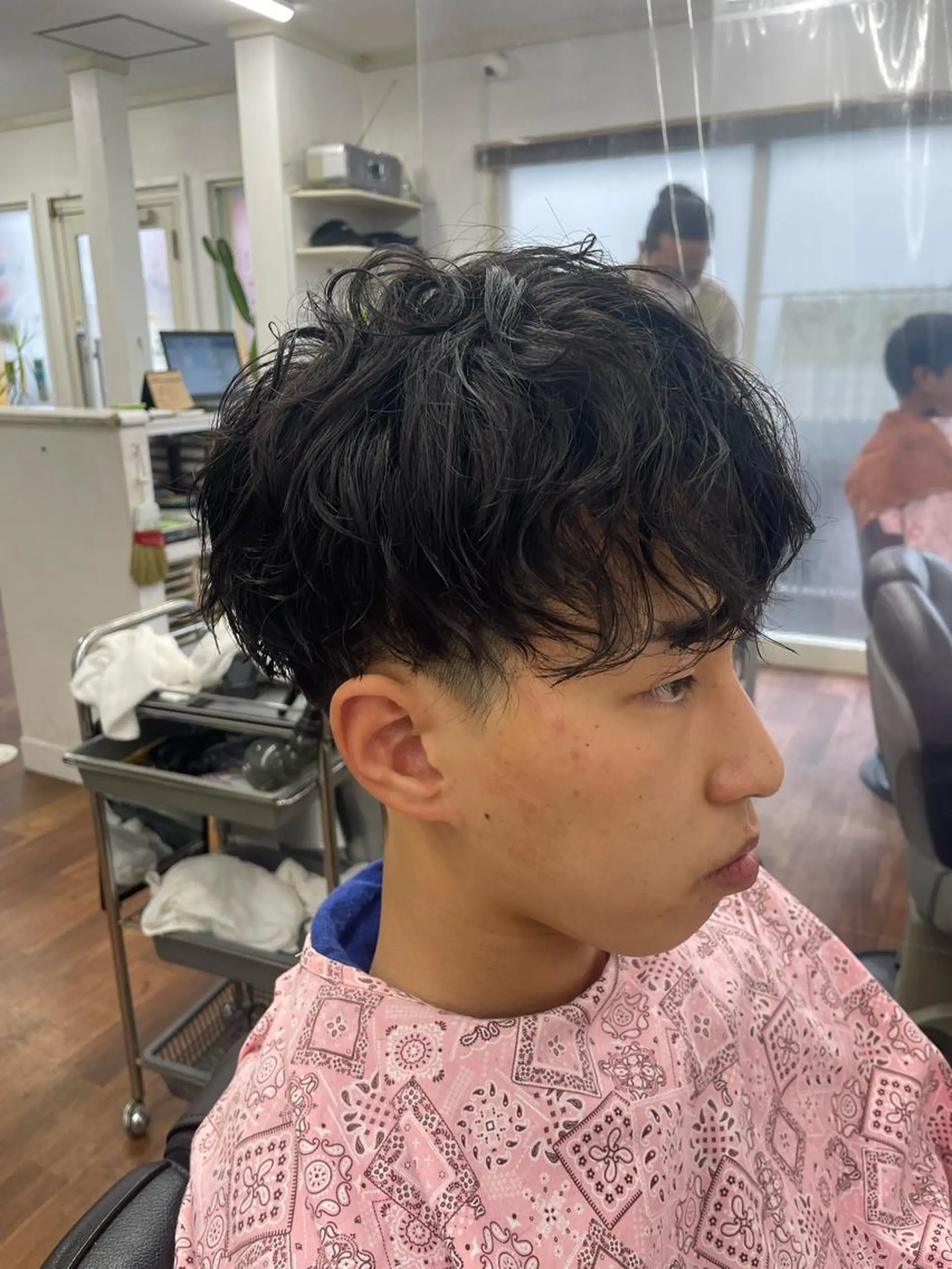 ショート パーマ メンズ メンズパーマ ツーブロック スパイラルパーマ 本橋 琴実のヘアスタイル