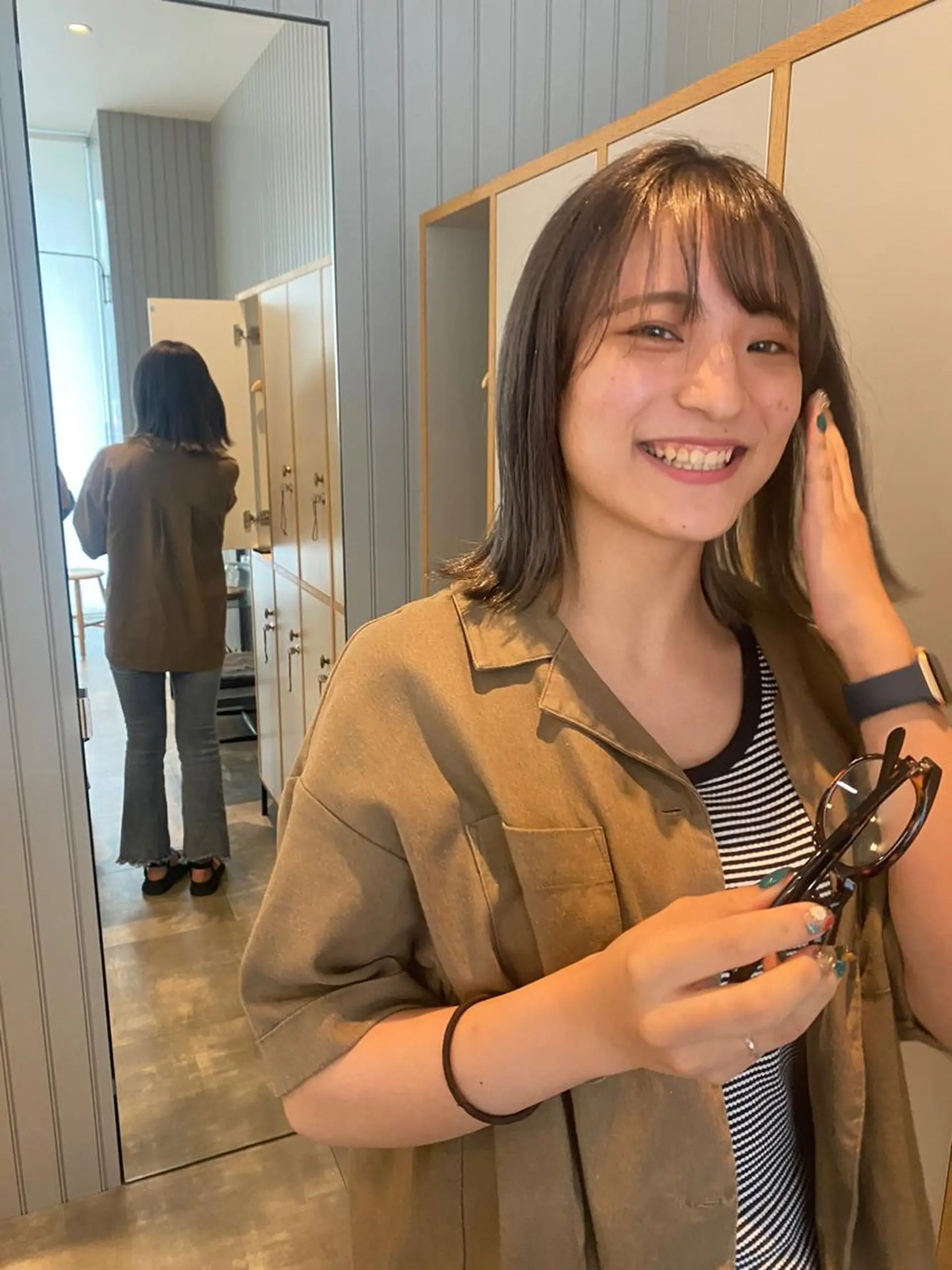 ミディアム カラー ブリーチ ケアブリーチ 透明感カラー シルバー 加藤 真由のヘアスタイル