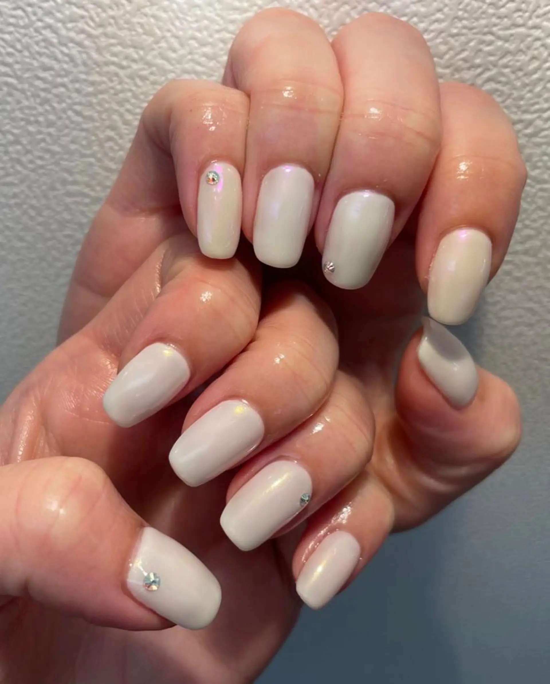 ショート ネイル イエローカラー オーロラネイル ピンク ストーンネイル ホワイト 酒井 七緒子のネイルデザイン