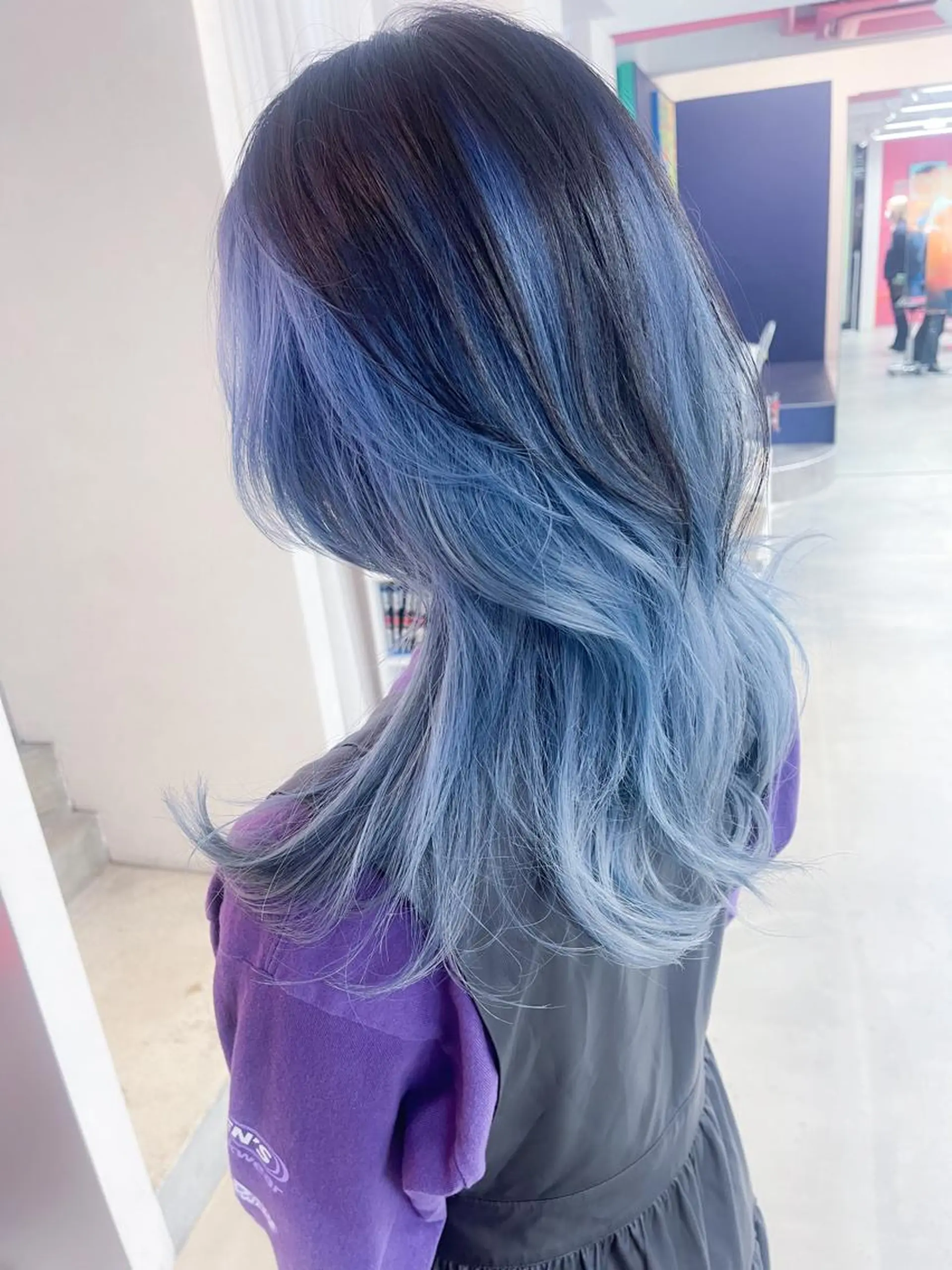 ミディアム カラー 黒髪 ブリーチ ブルーカラー ブルーブラック エドルカラー BOX mico.のヘアスタイル