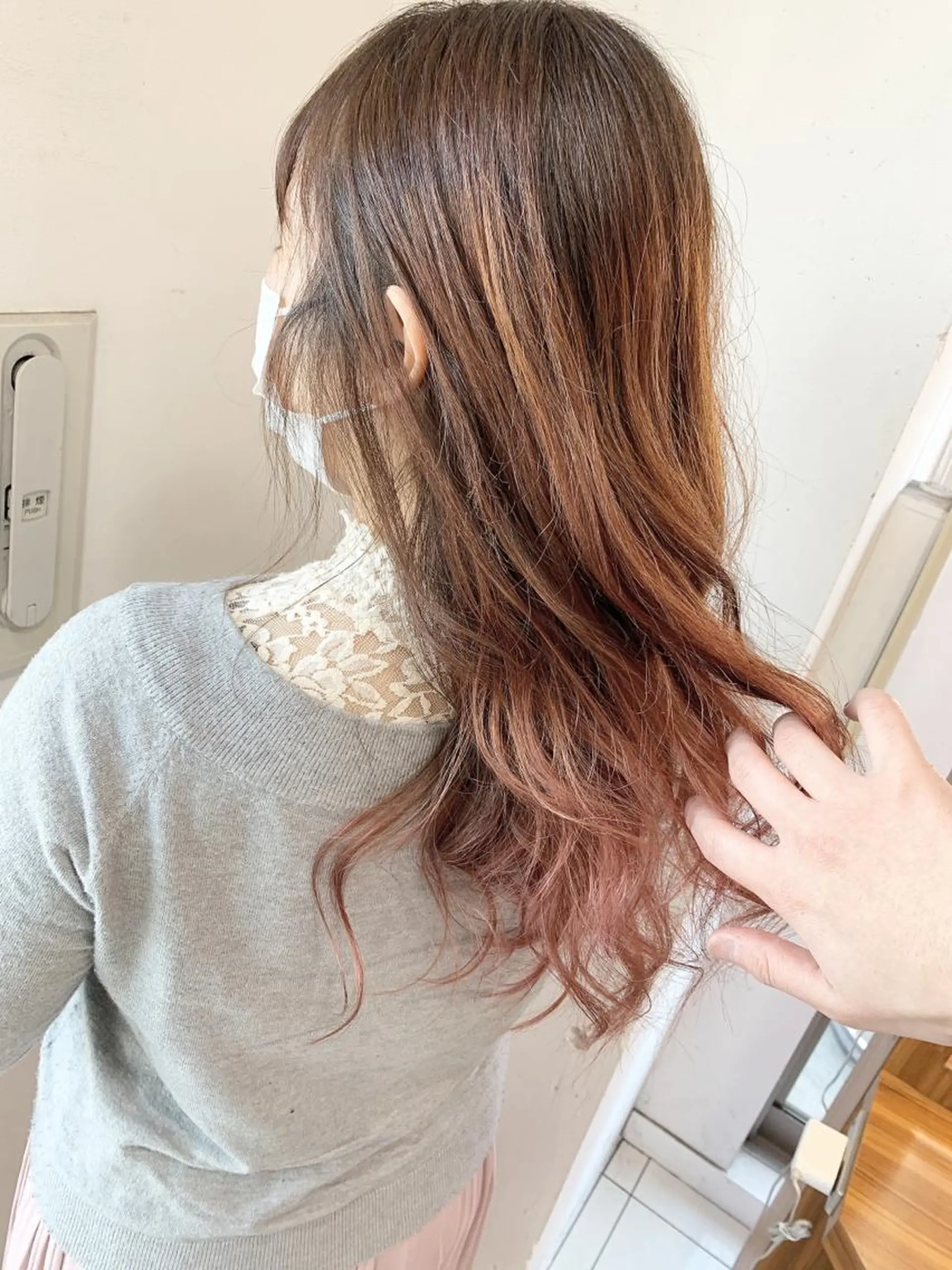 セミロング カラー パーマ ベージュカラー グラデーションカラー トリートメント 白髪ぼかしハイライト 柳川拓哉のヘアスタイル