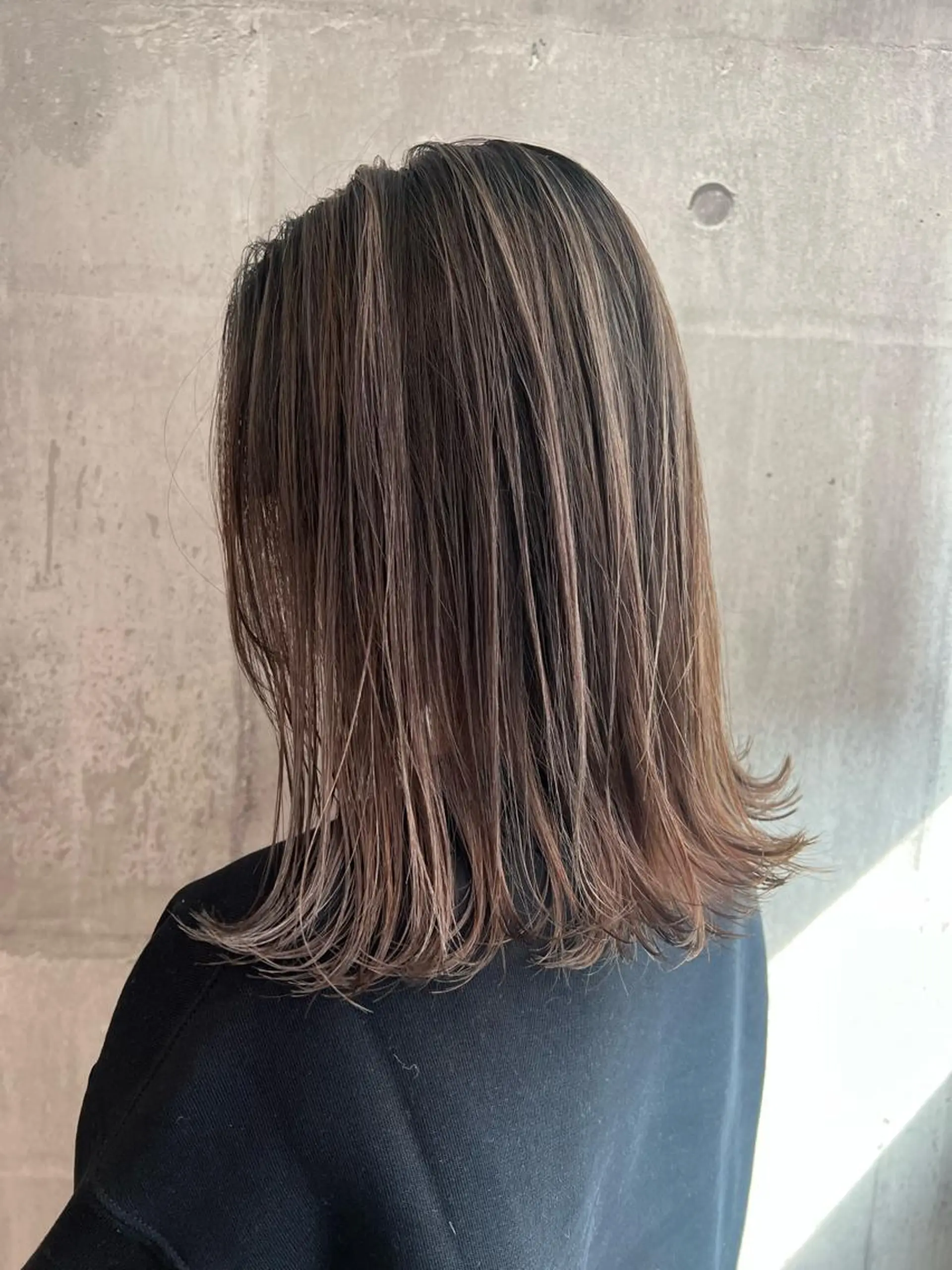 セミロング ヘアカラー レイヤーカット TAIKIのヘアスタイル