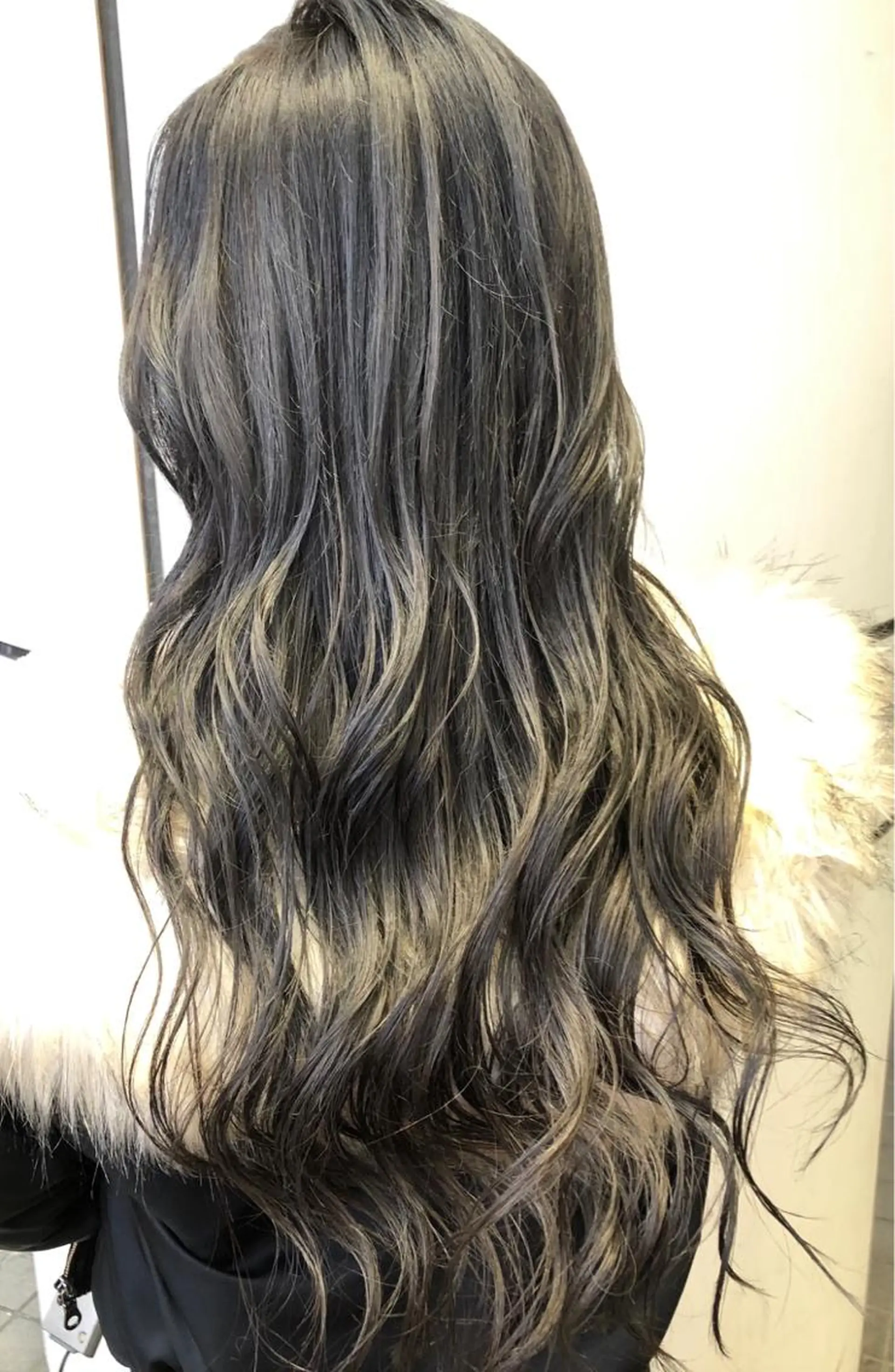 セミロング ハイライト カット ヘアカラー トリートメント 菊池 幹のヘアスタイル