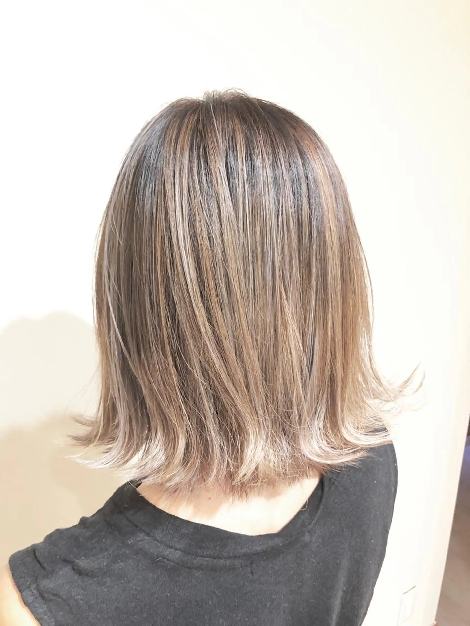 ミディアム カラー バレイヤージュ レイヤーカット ヘアカラー トリートメント 💓シールエクステ ルミエールのヘアスタイル