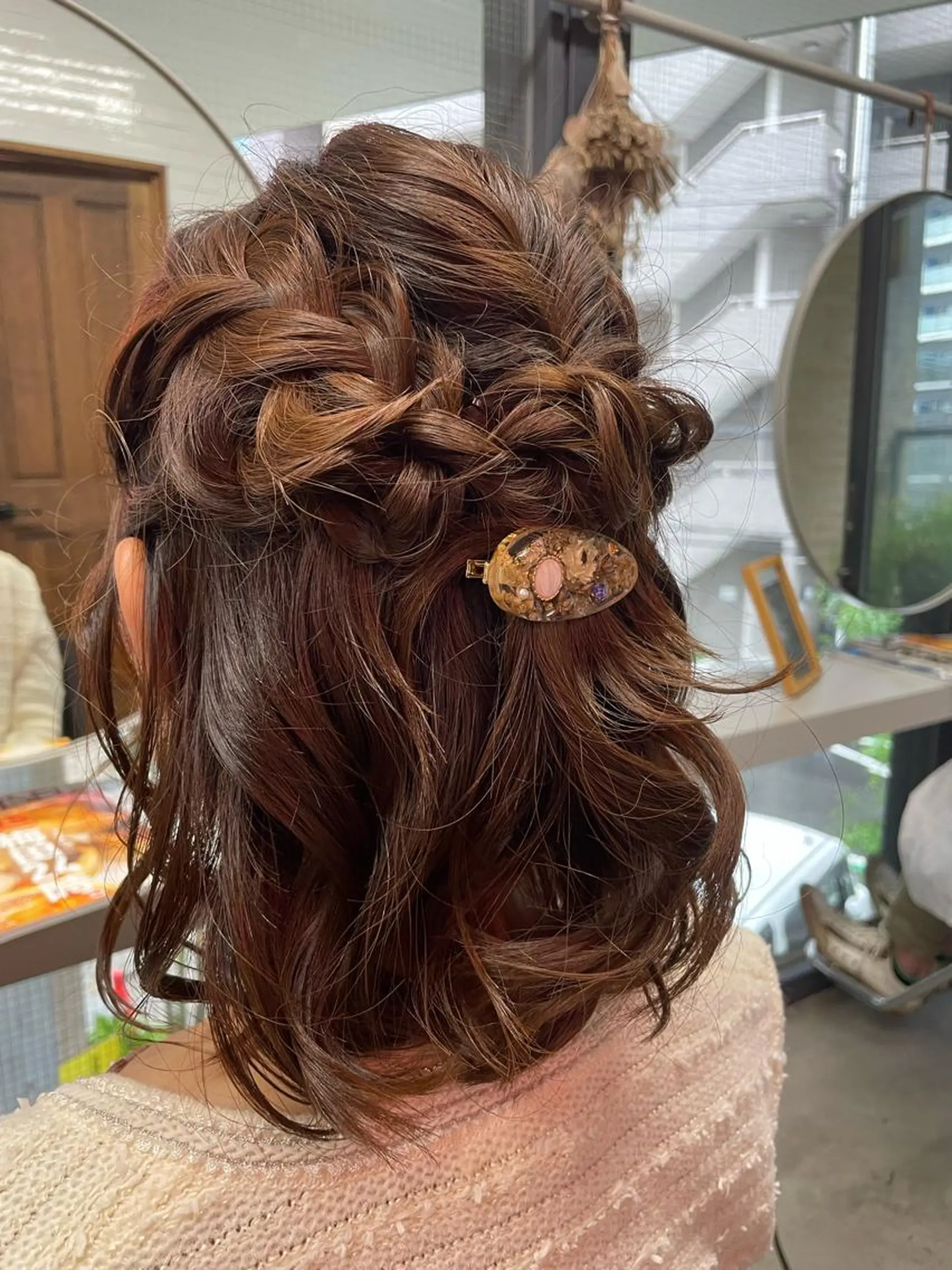 ミディアム ヘアアレンジ ハーフアップ やすだ しおりのエステ・リラクイメージ