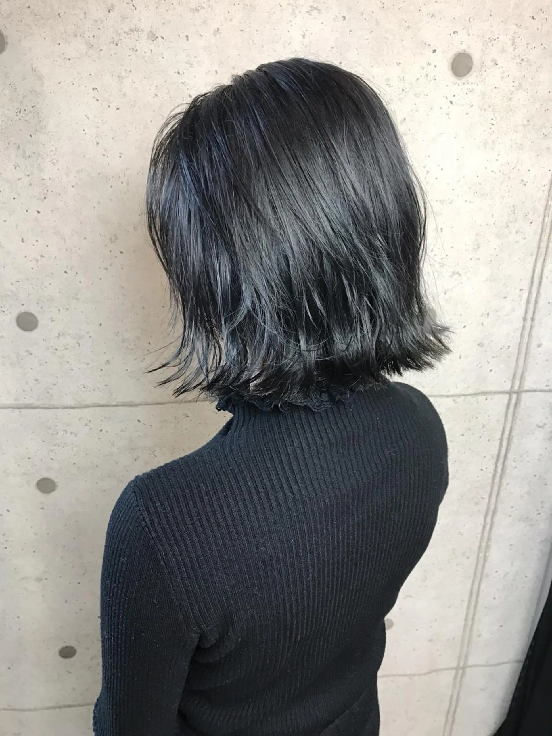ミディアム カラー アッシュ ブルーカラー ブルーアッシュ 💎馴染むエクステ× 縮毛矯正TOMO💎のヘアスタイル