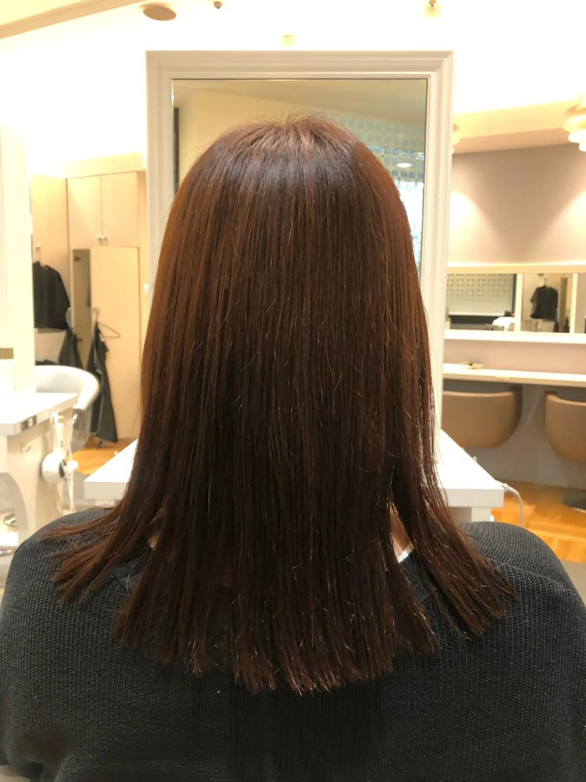 ミディアム Ｈａｉｒ’ｓ Ｇａｌｌeｒｙ所属・コテ巻きパーマ 阪上 沙織のヘアスタイル