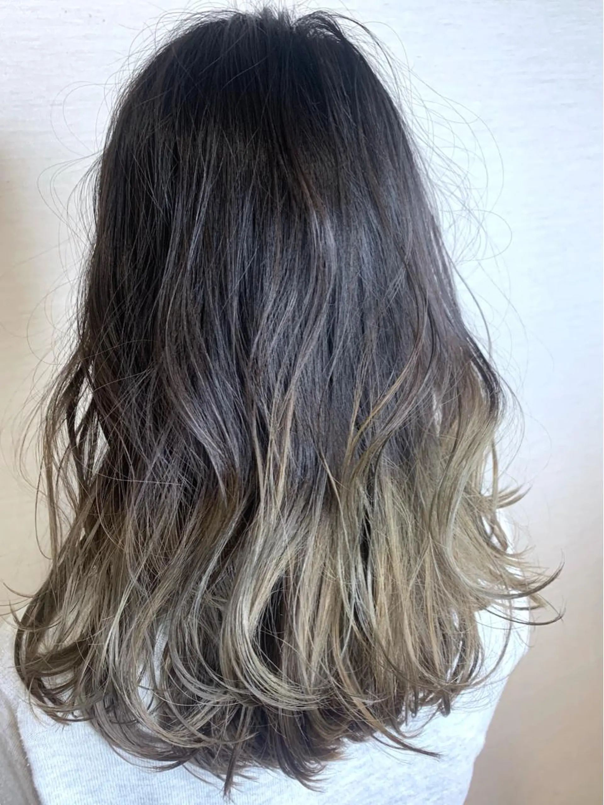 ロング カラー グラデーションカラー イルミナカラー 韓国レイヤーカット/ ダブルカラーのヘアスタイル