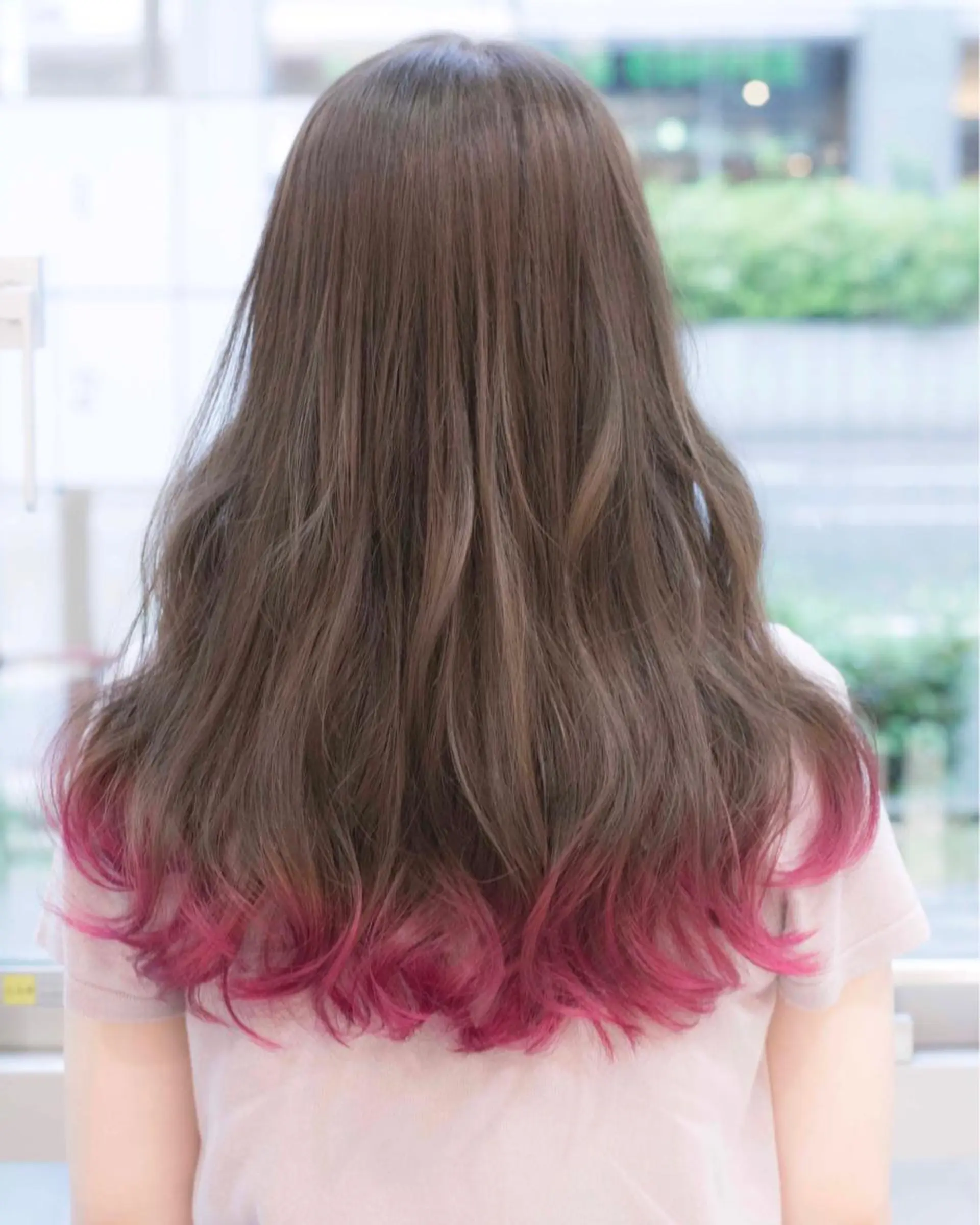 カラー 金澤 愛のヘアスタイル