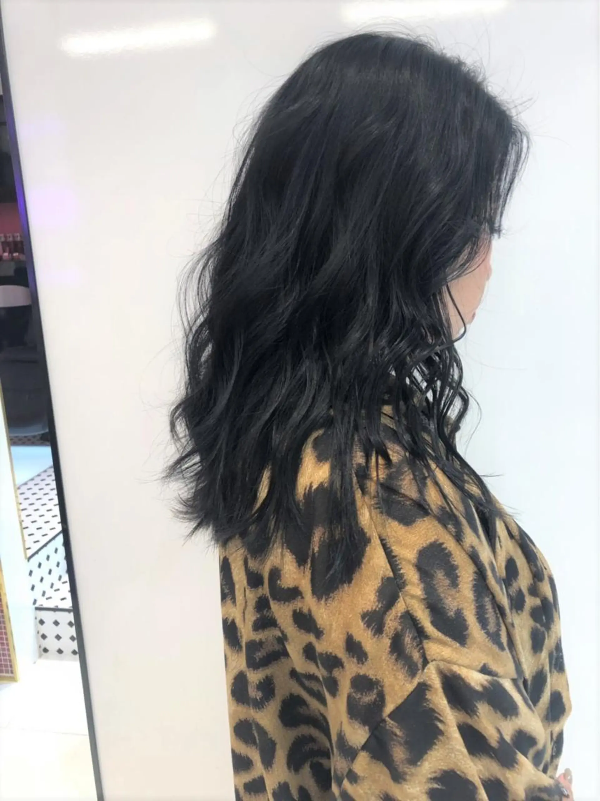 ミディアム カラー アッシュ ネイビーカラー オレンジ 相川 愛実のヘアスタイル