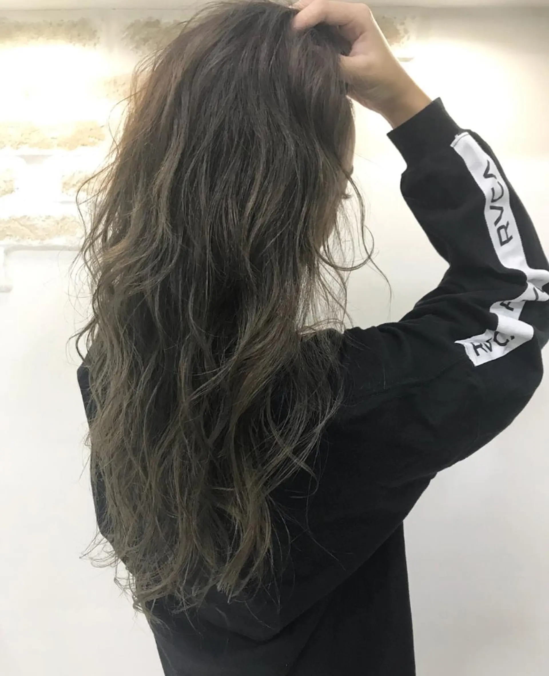 ロング アッシュ アッシュグレー ヘアカラー トリートメント ヘッドスパ メンズ特化 TAKUYAのヘアスタイル