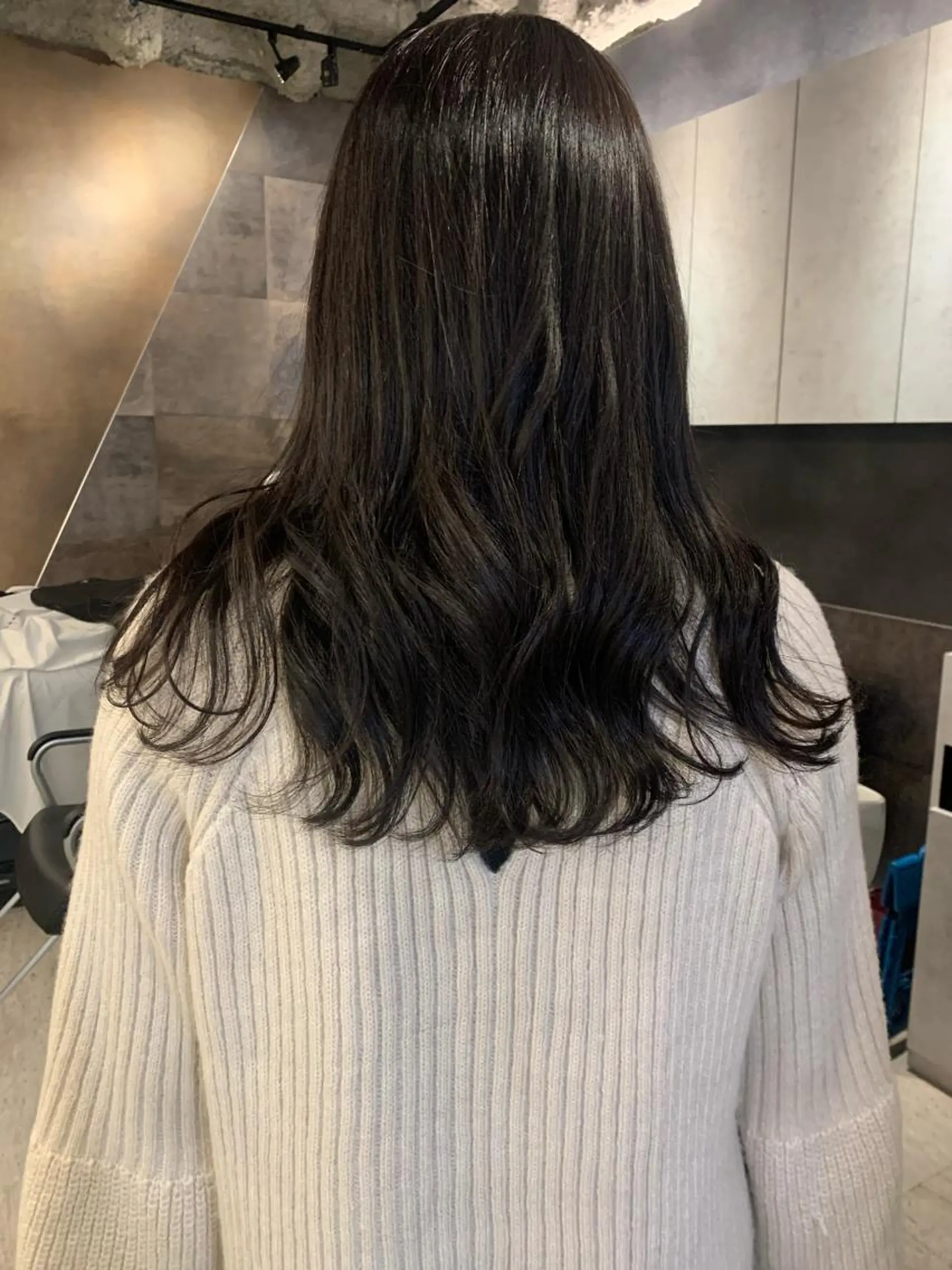 ロング カラー カット ヘアカラー SAKINO． ベージュカラーのヘアスタイル