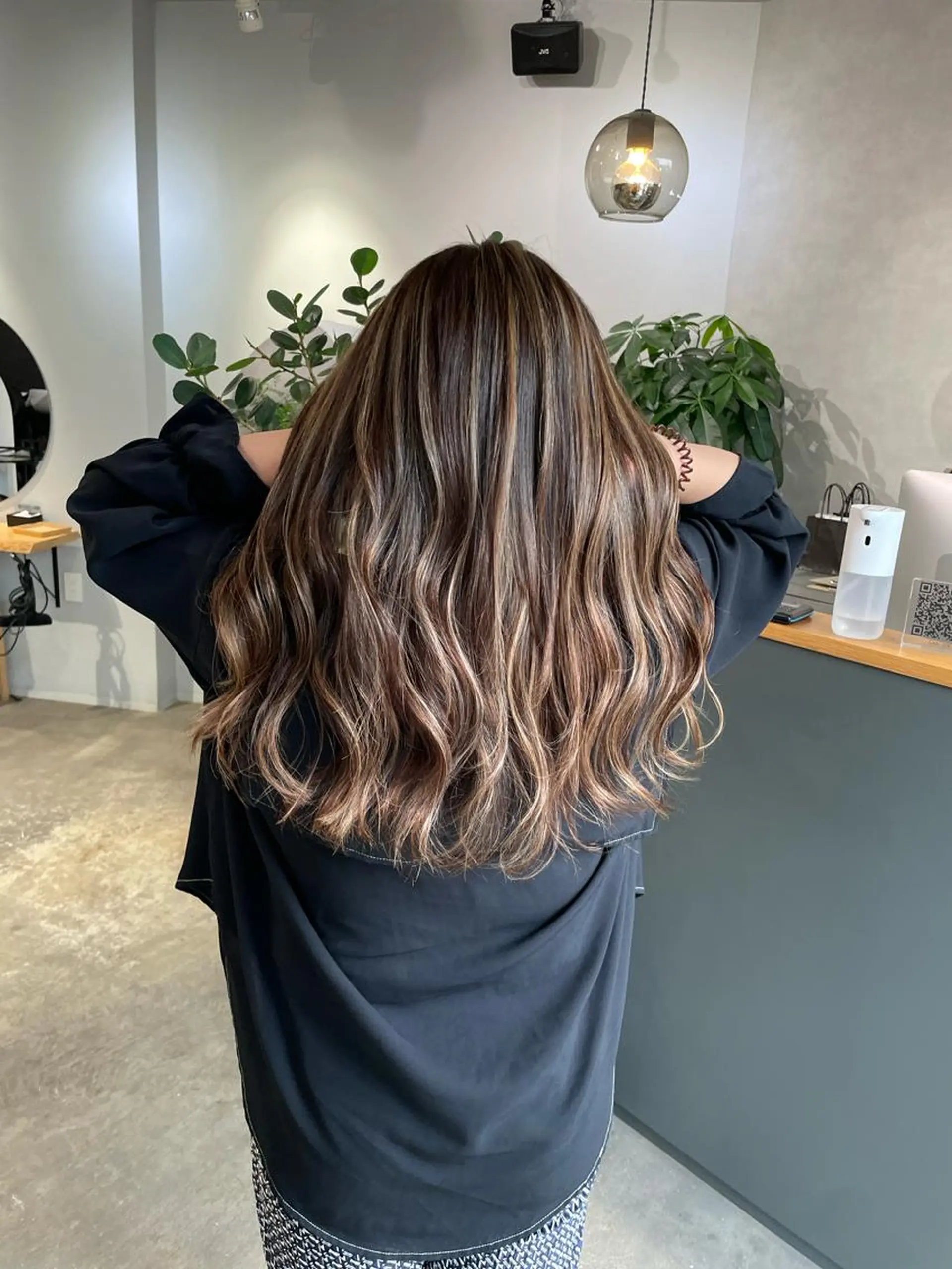 ロング 岸川 恭子のヘアスタイル