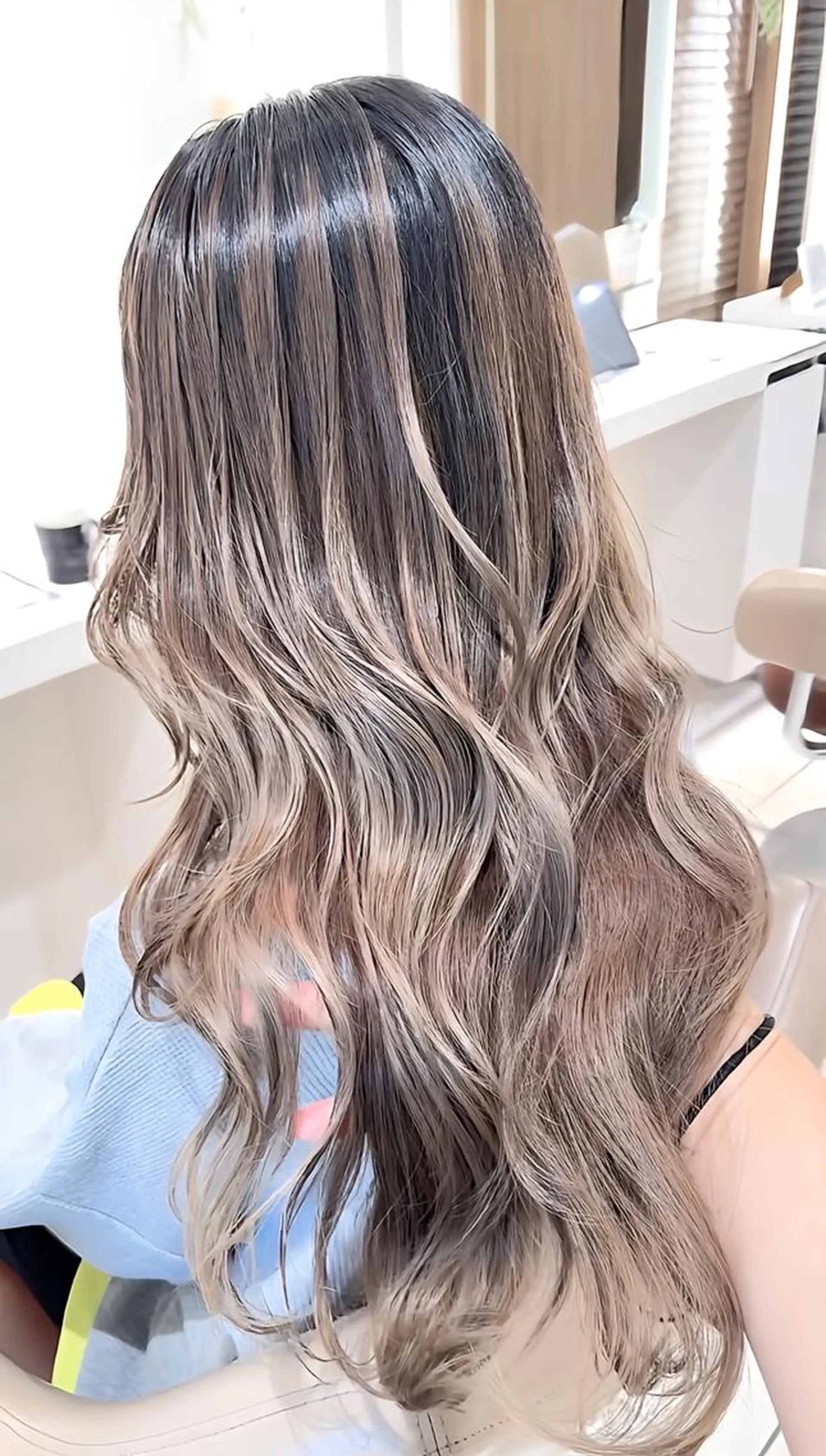 ロング カラー バレイヤージュ 髪質改善 レイヤーカット カット ヘアカラー トリートメント 山崎俊輔/髪質改善 /バレイヤージュのヘアスタイル