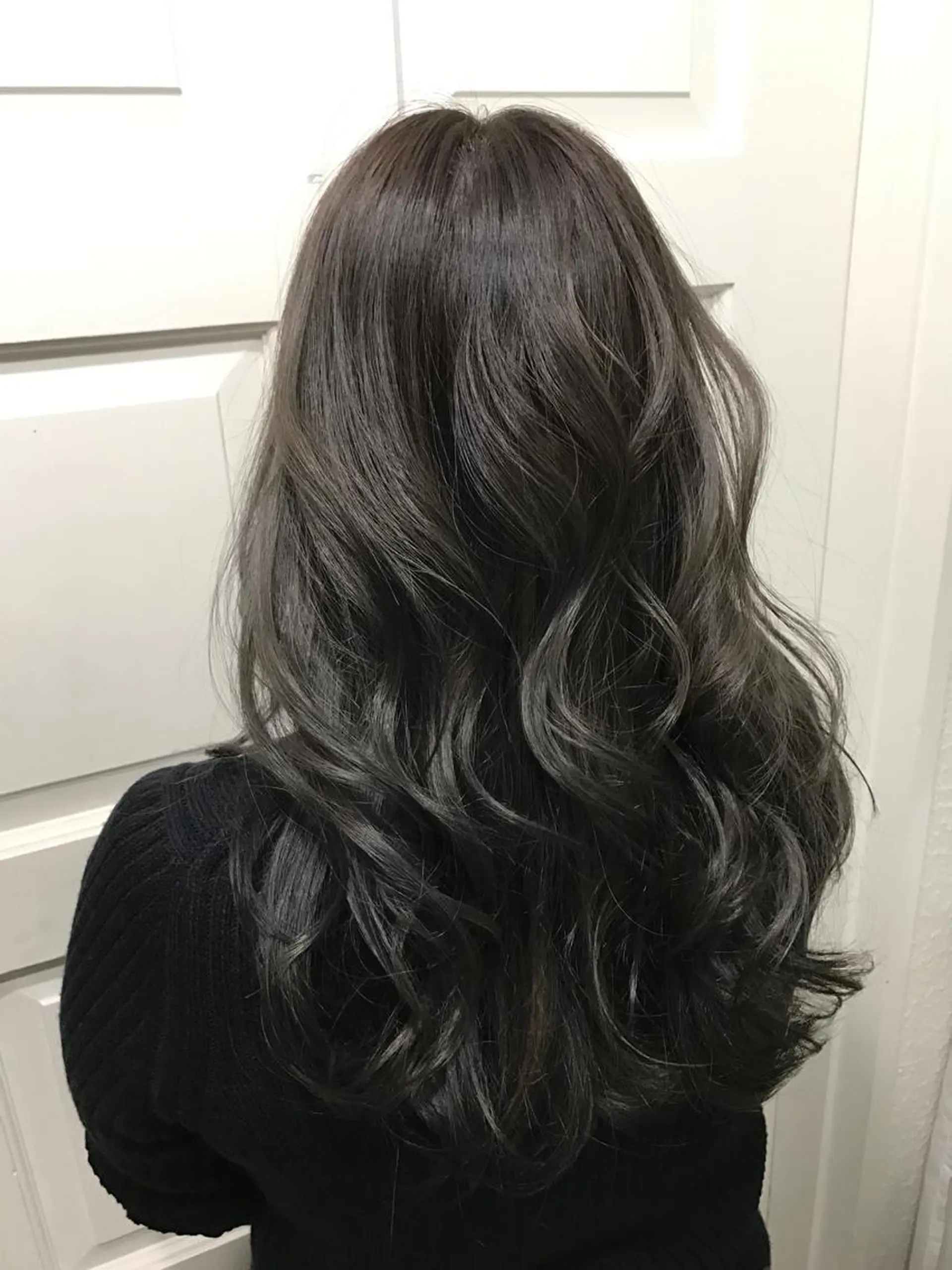 ミディアム セミロング ロング カラー グレージュ シルバー シルバーグレージュ 若杉 諒のヘアスタイル