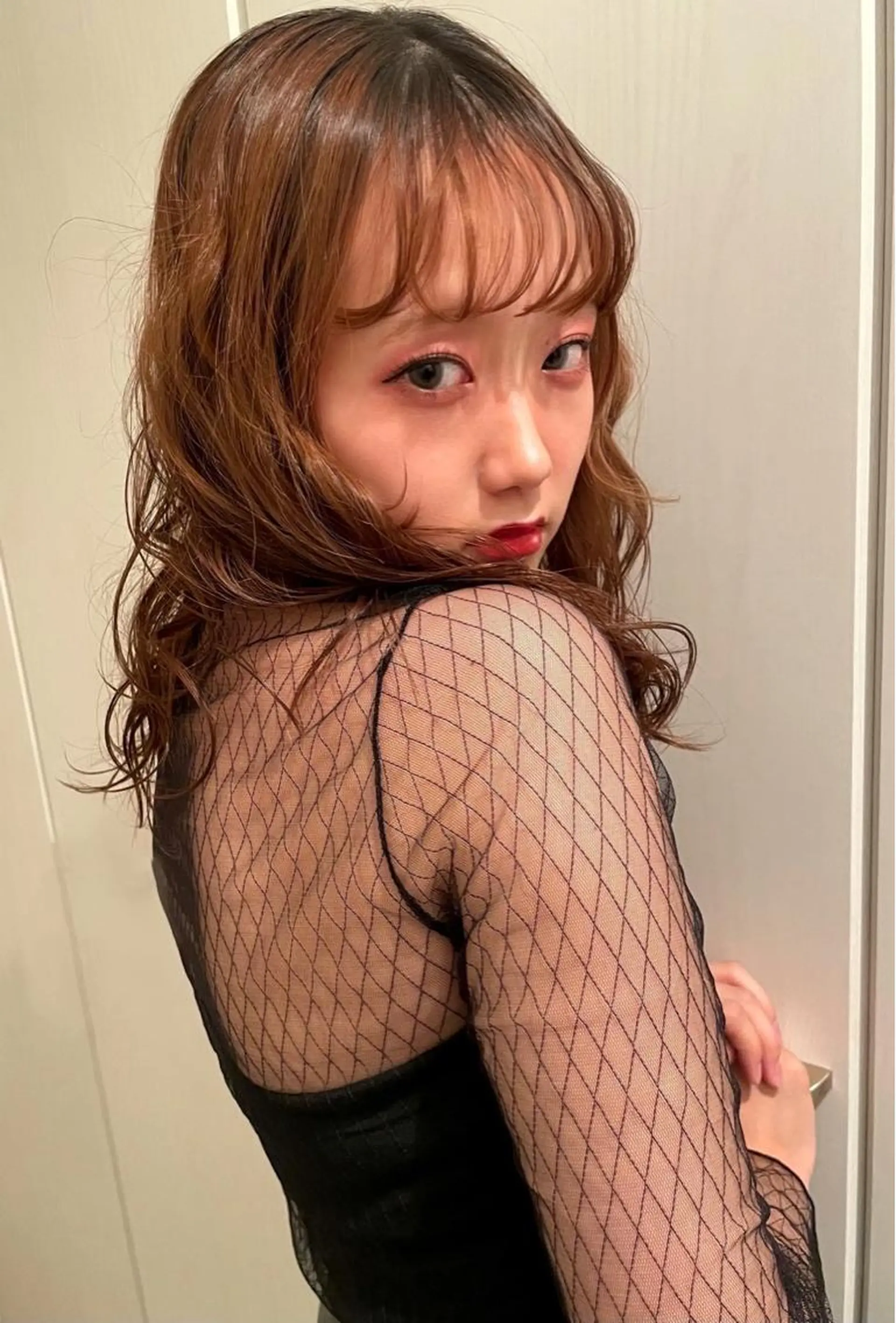 ミディアム パーマ 透明感/ハイトーン ／レッドカラー🍓のヘアスタイル