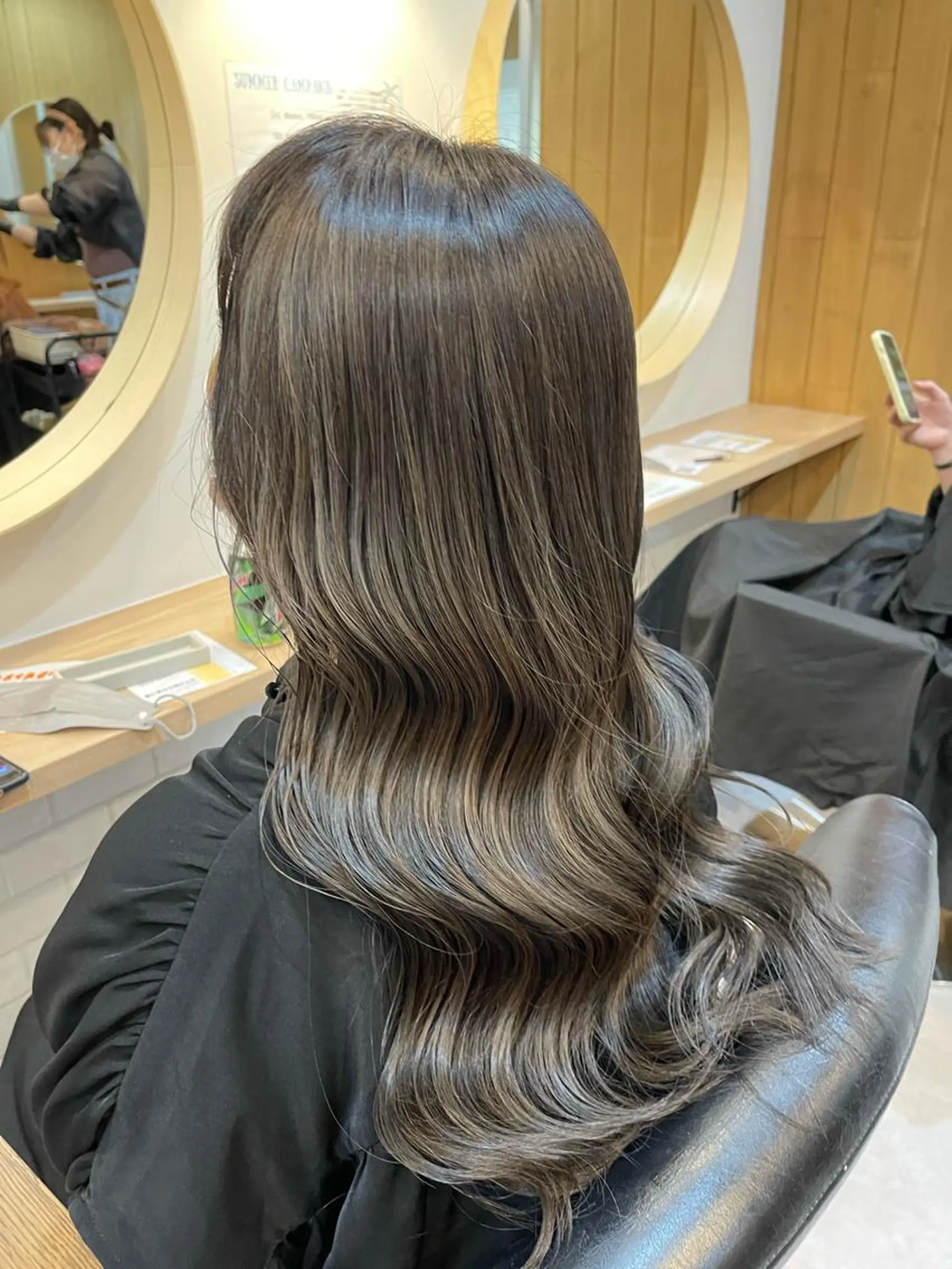 ロング カラー UMEDA FIGAROのヘアスタイル
