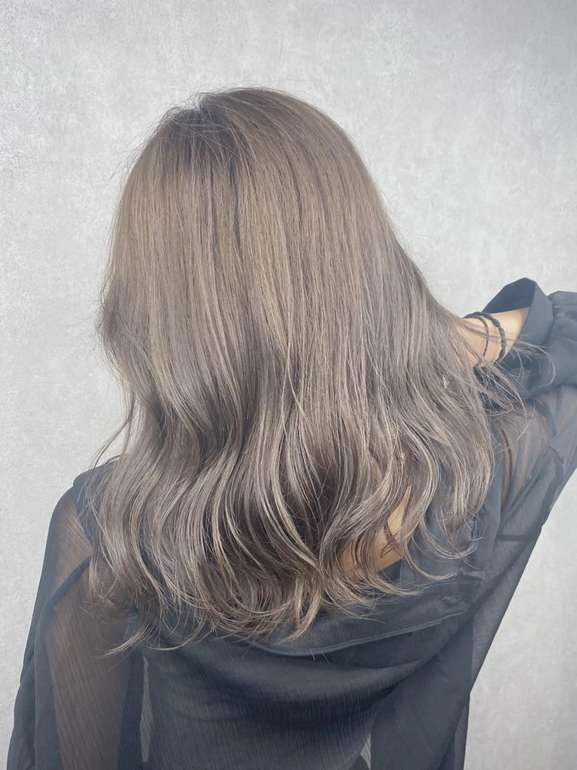 セミロング ハイライト カット ヘアカラー トリートメント ＳＨＩ ＺＵのヘアスタイル