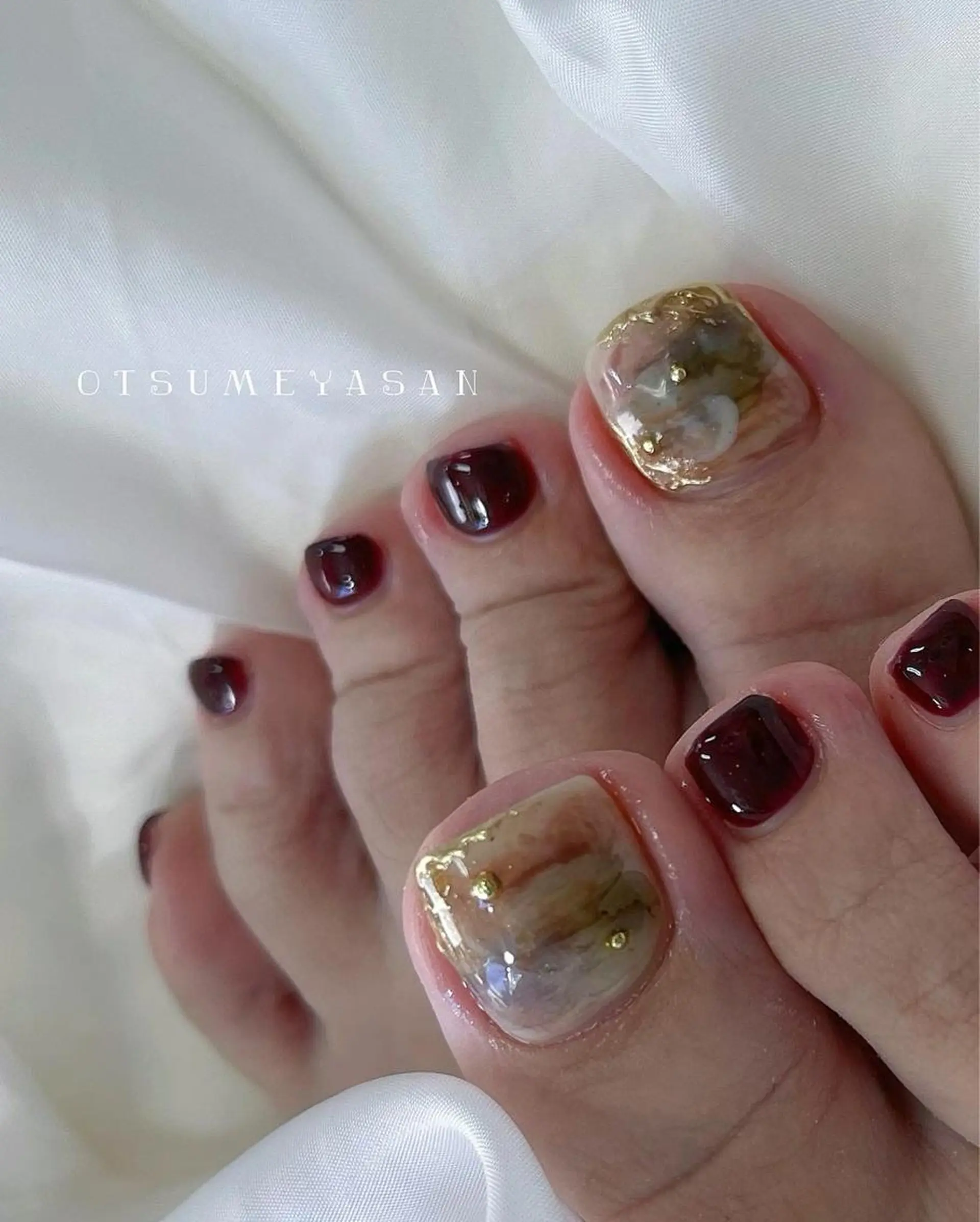 ネイル オーロラネイル フットネイル フレンチネイル ゴールド グラデーション わたなべ ちかのネイルデザイン