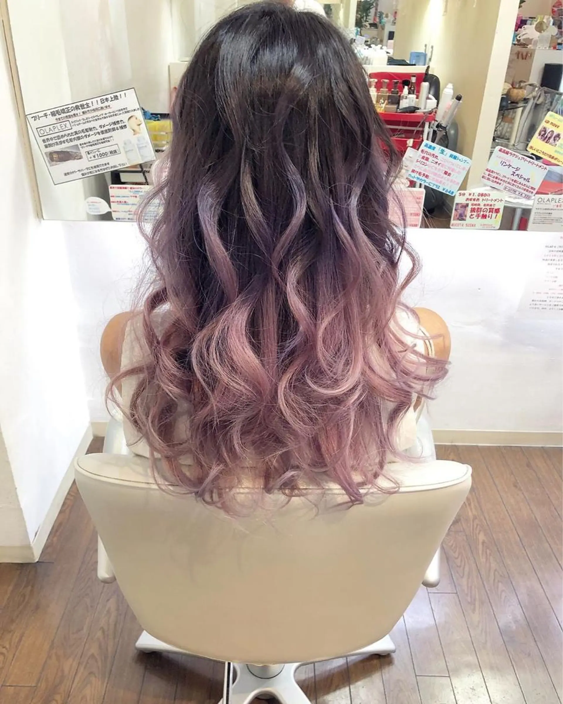 セミロング カラー グラデーションカラー ピンクカラー ピンクパープル パープルカラー カット ヘアカラー GLAD 萩原のヘアスタイル
