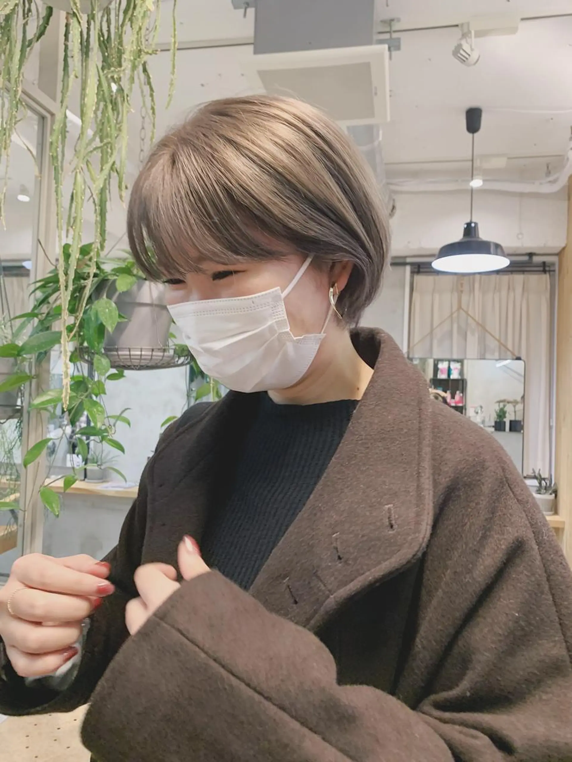 ショート カラー ネイル マツエク・マツパ ヘアカラー トリートメント ハイトーンボブ 前田 表参道　グレージュのヘアスタイル