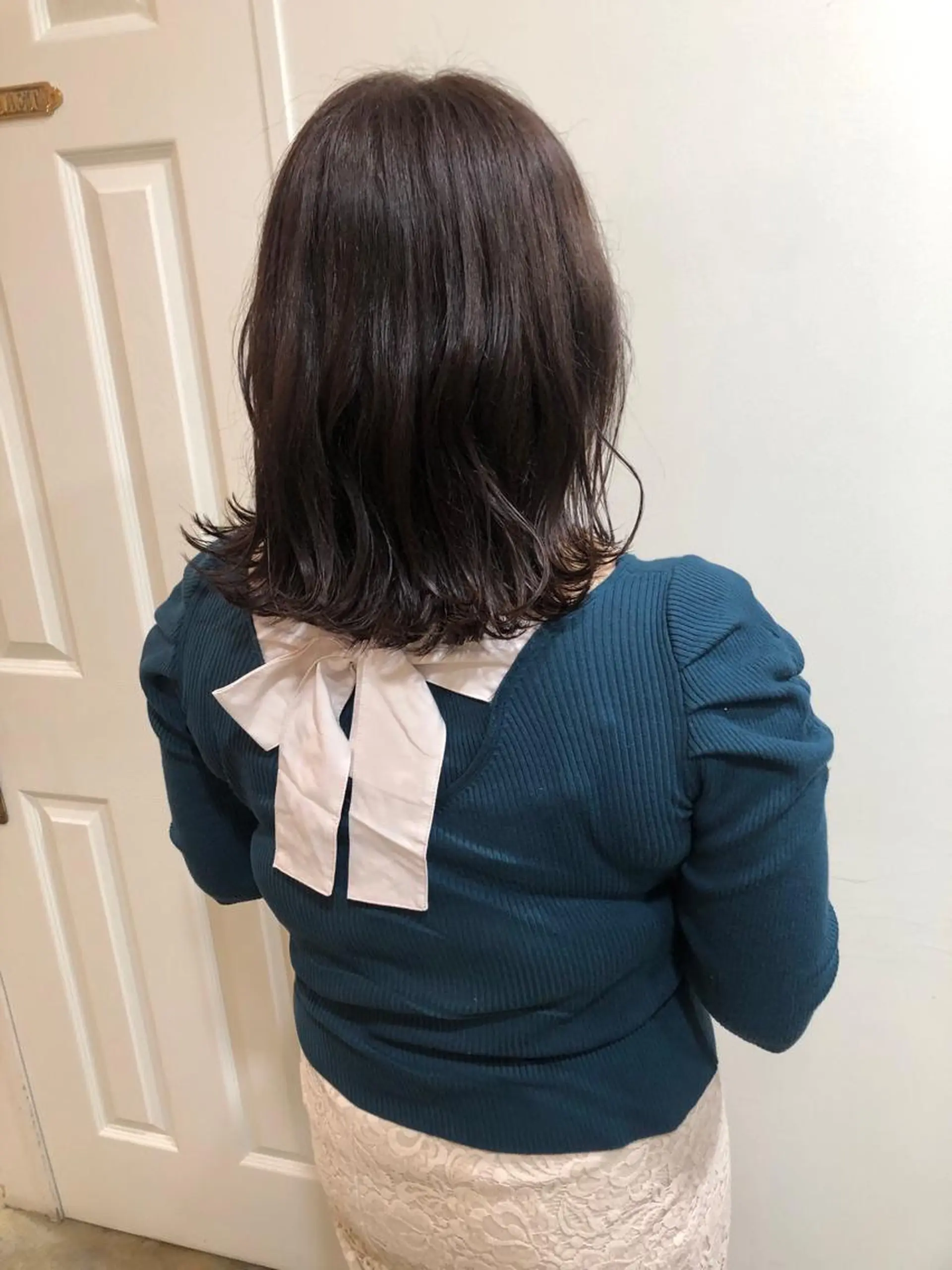 ミディアム カラー MIOベージュカラー 柔らかいカラーのヘアスタイル