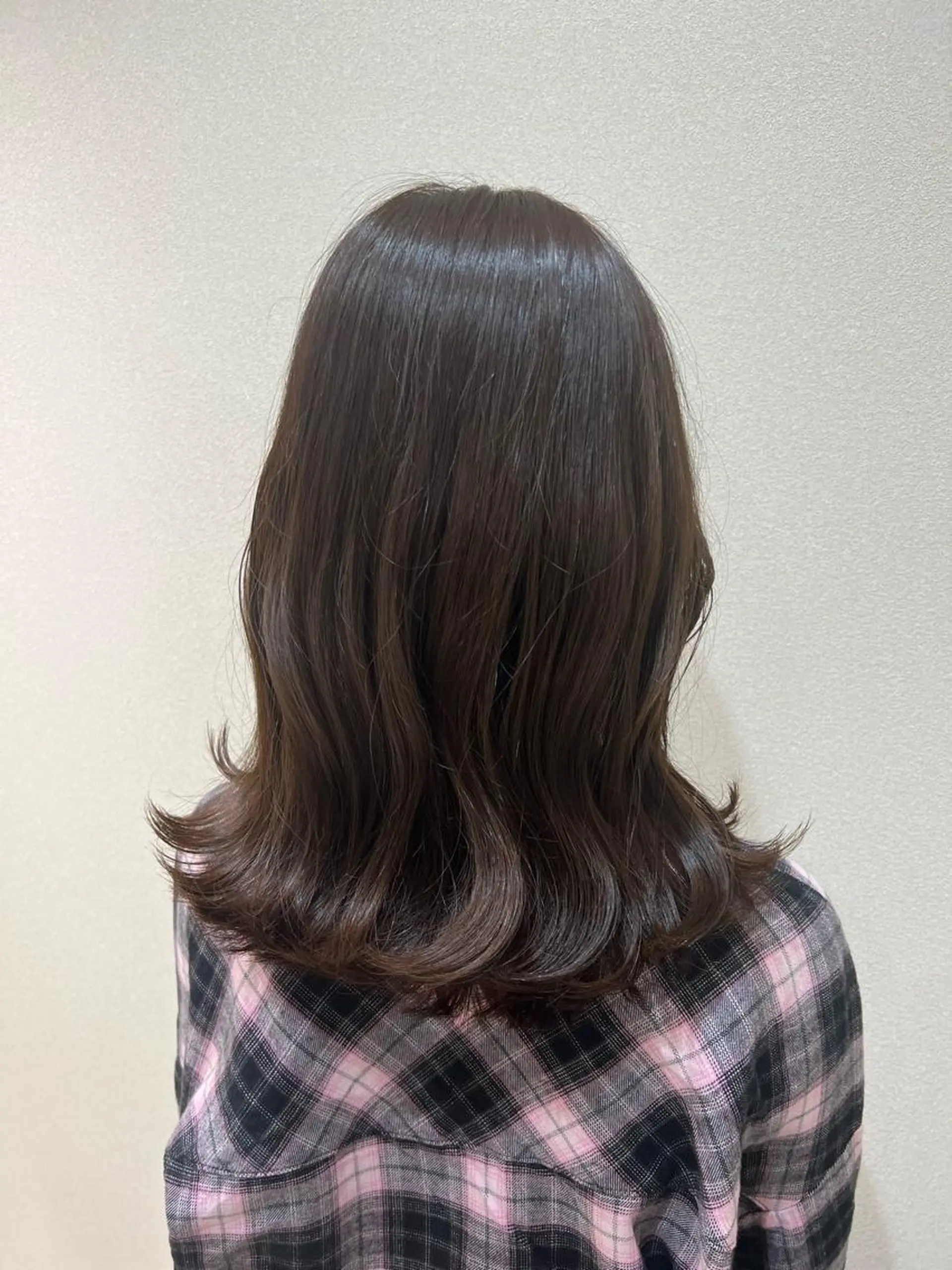 ミディアム カット ヘアカラー トリートメント ヘッドスパ mina .のヘアスタイル