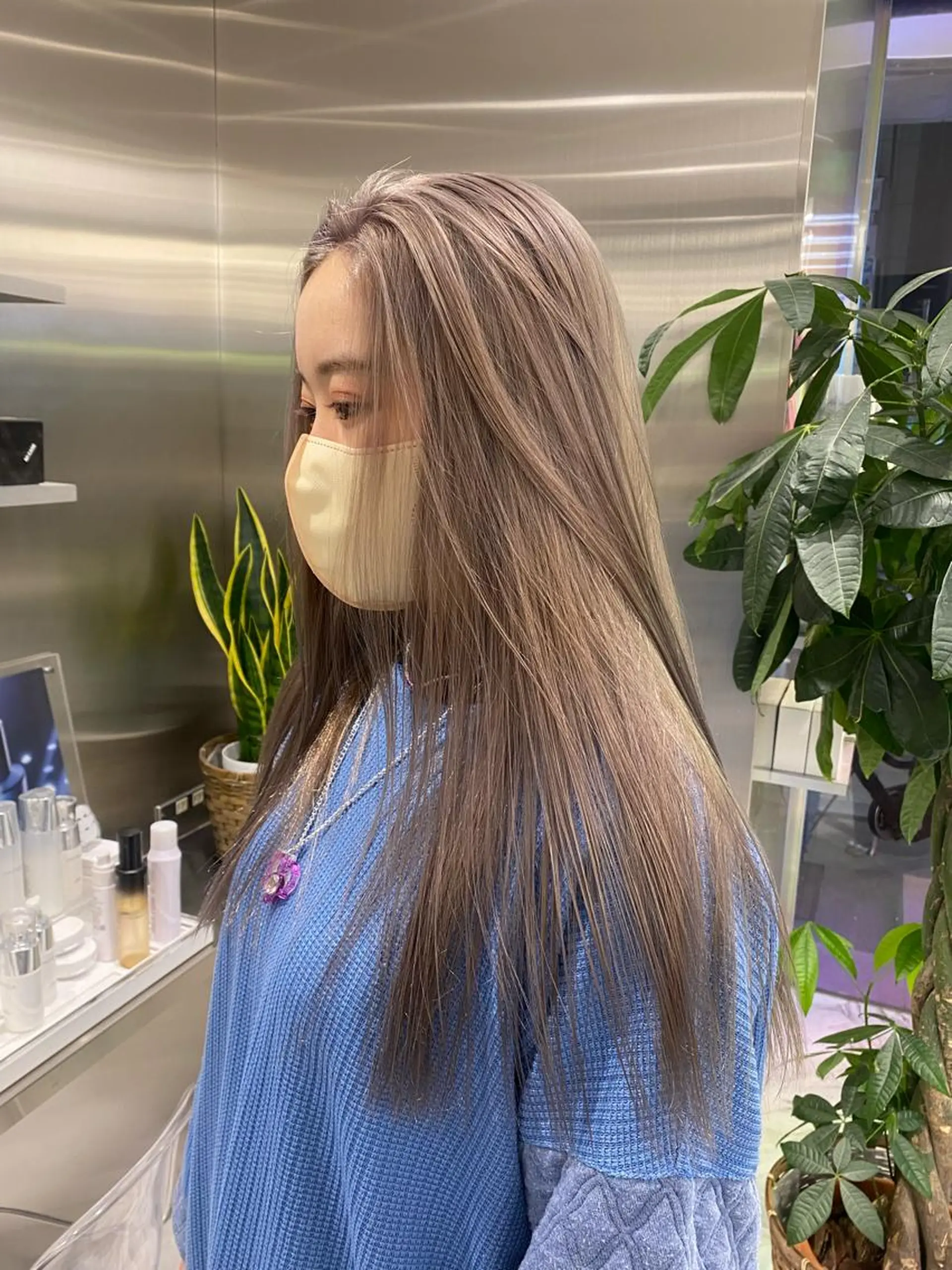 ロング ヘアカラー 透け感ベージュ ／ミハルのヘアスタイル