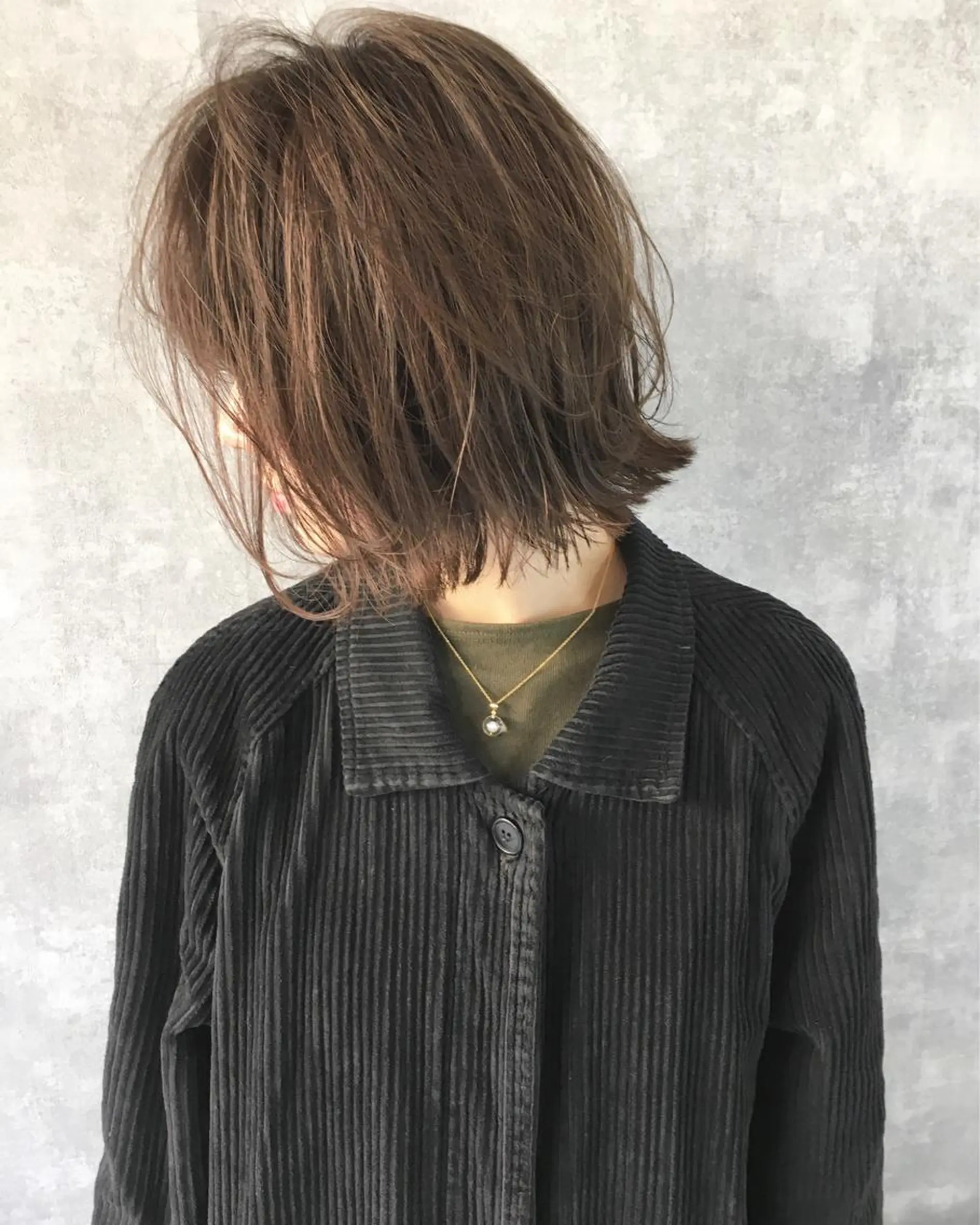 ミディアム カラー グレージュ ピンクカラー レイヤーカット BLend 渋谷のヘアスタイル