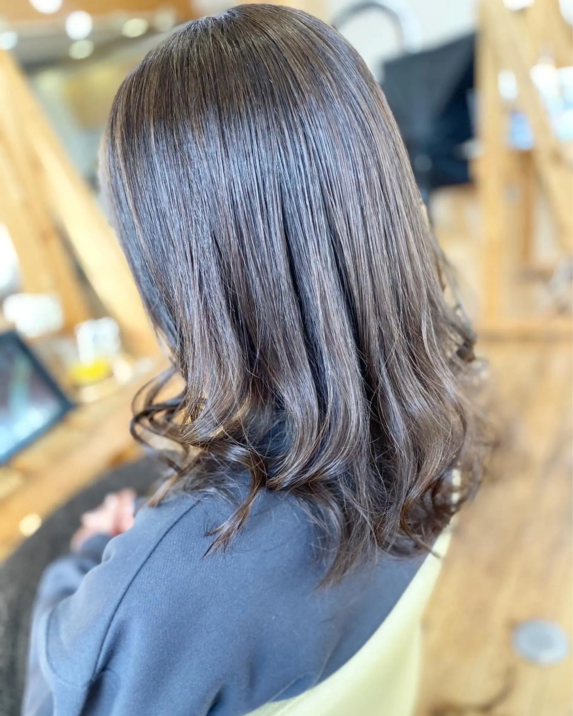 セミロング カラー カット ヘアカラー トリートメント 荒木 ひろかのヘアスタイル